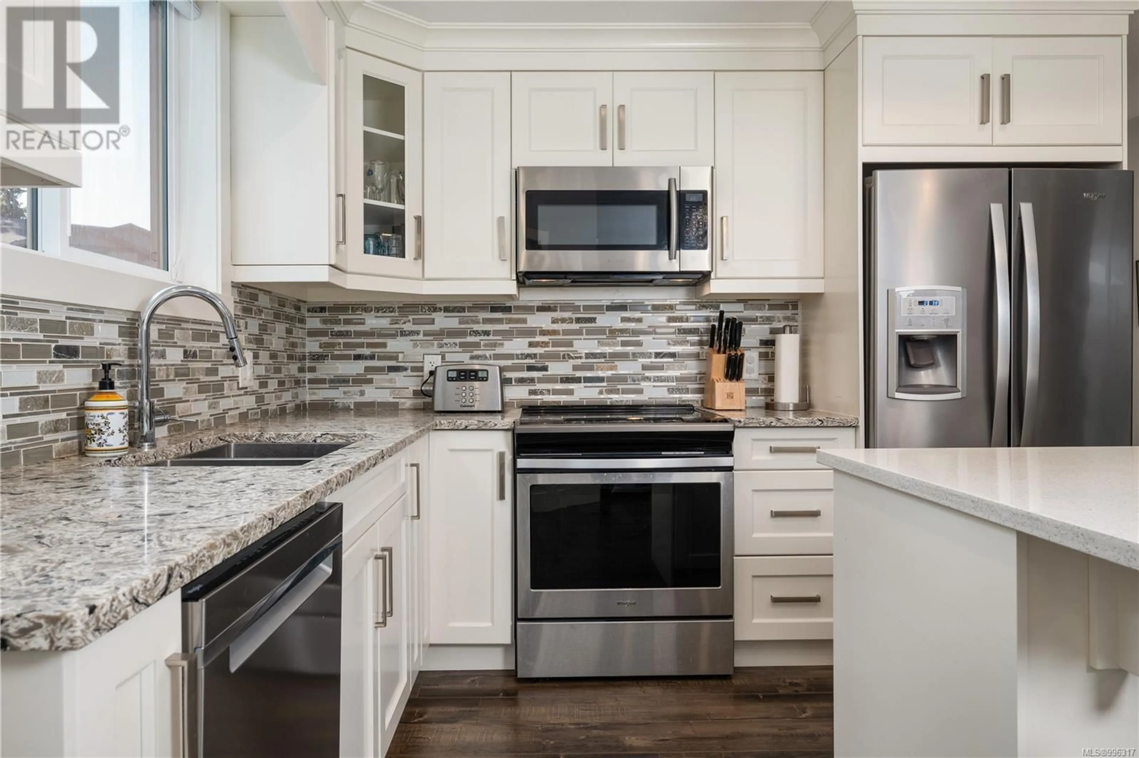 Open concept kitchen, ceramic/tile floor for 505 WATERWOOD PLACE, Nanaimo British Columbia V9T0J6