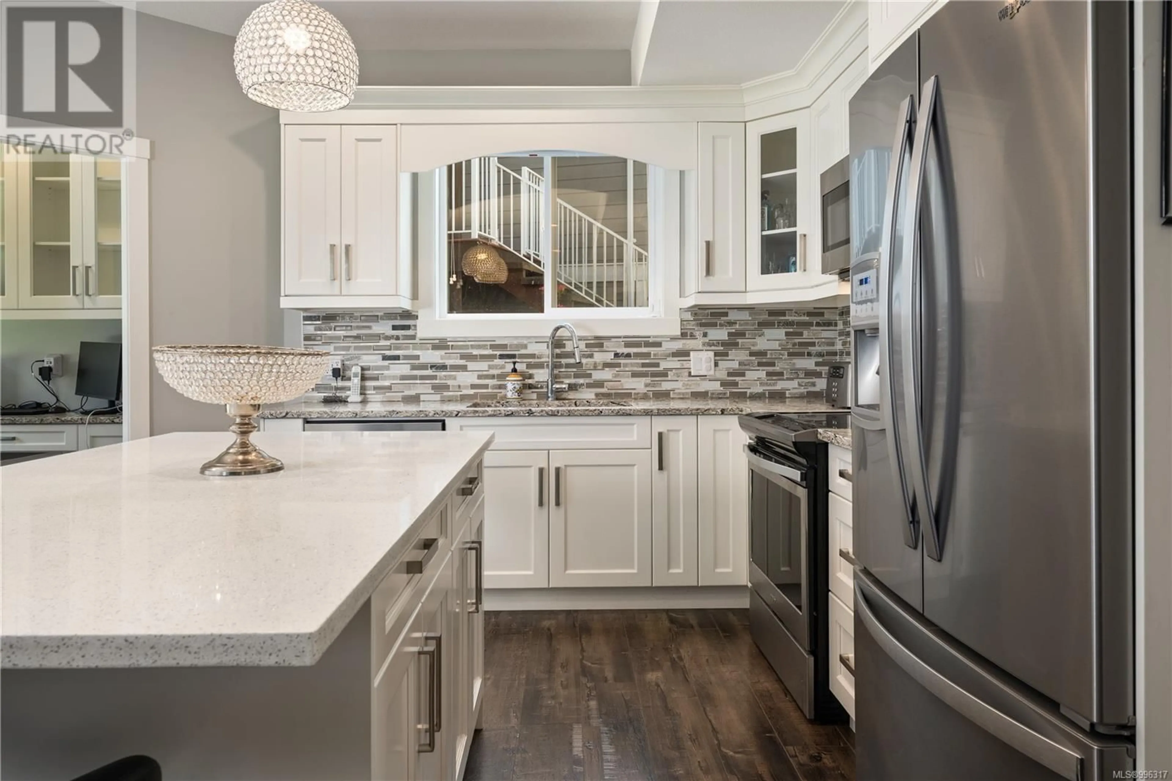 Contemporary kitchen, ceramic/tile floor for 505 WATERWOOD PLACE, Nanaimo British Columbia V9T0J6