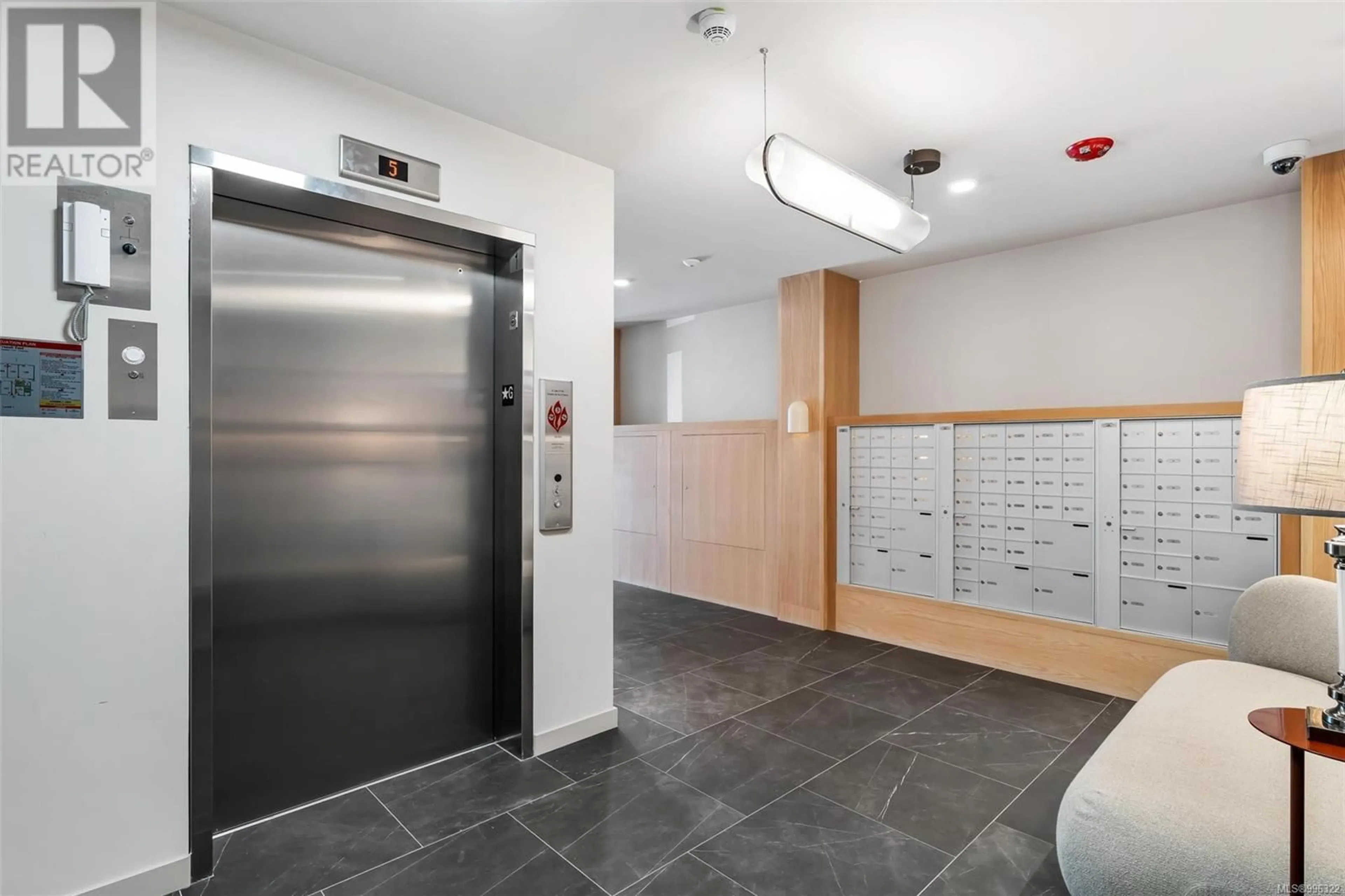 Indoor foyer for 307 - 629 SPEED AVENUE, Victoria British Columbia V8Z1A5
