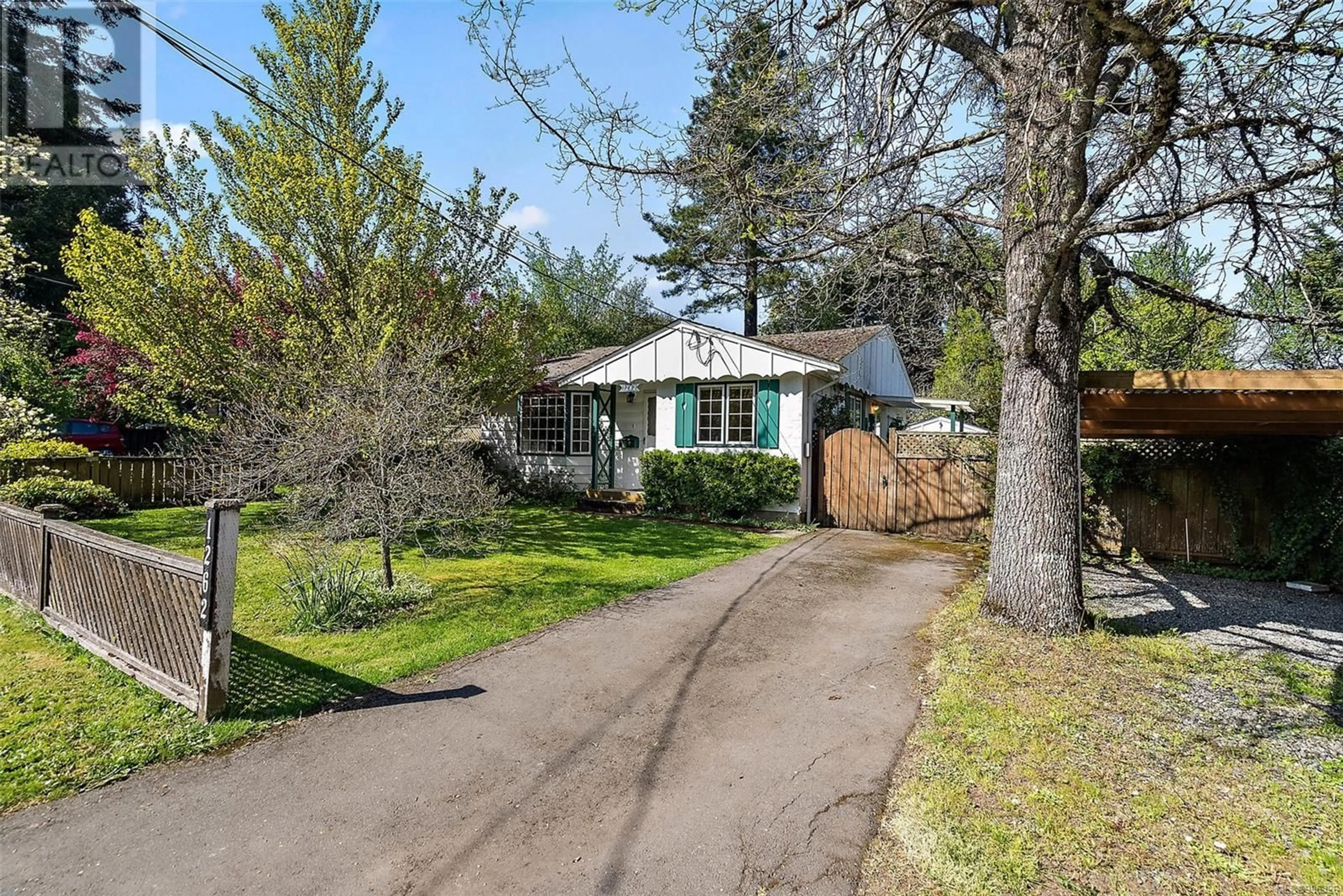 A pic from outside/outdoor area/front of a property/back of a property/a pic from drone, street for 1262 DUNSTERVILLE AVENUE, Saanich British Columbia V8Z2W8