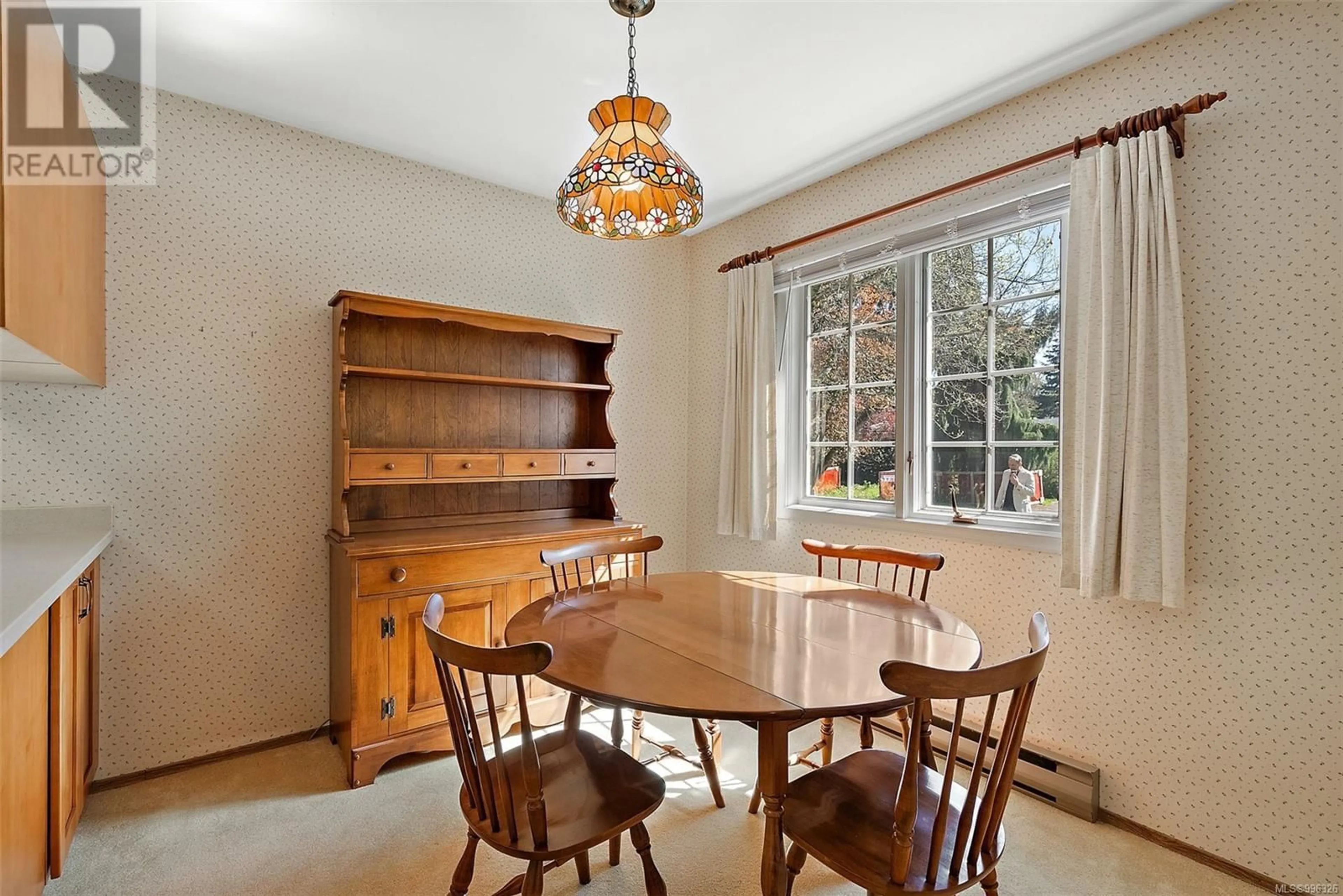 Dining room, unknown for 1262 DUNSTERVILLE AVENUE, Saanich British Columbia V8Z2W8