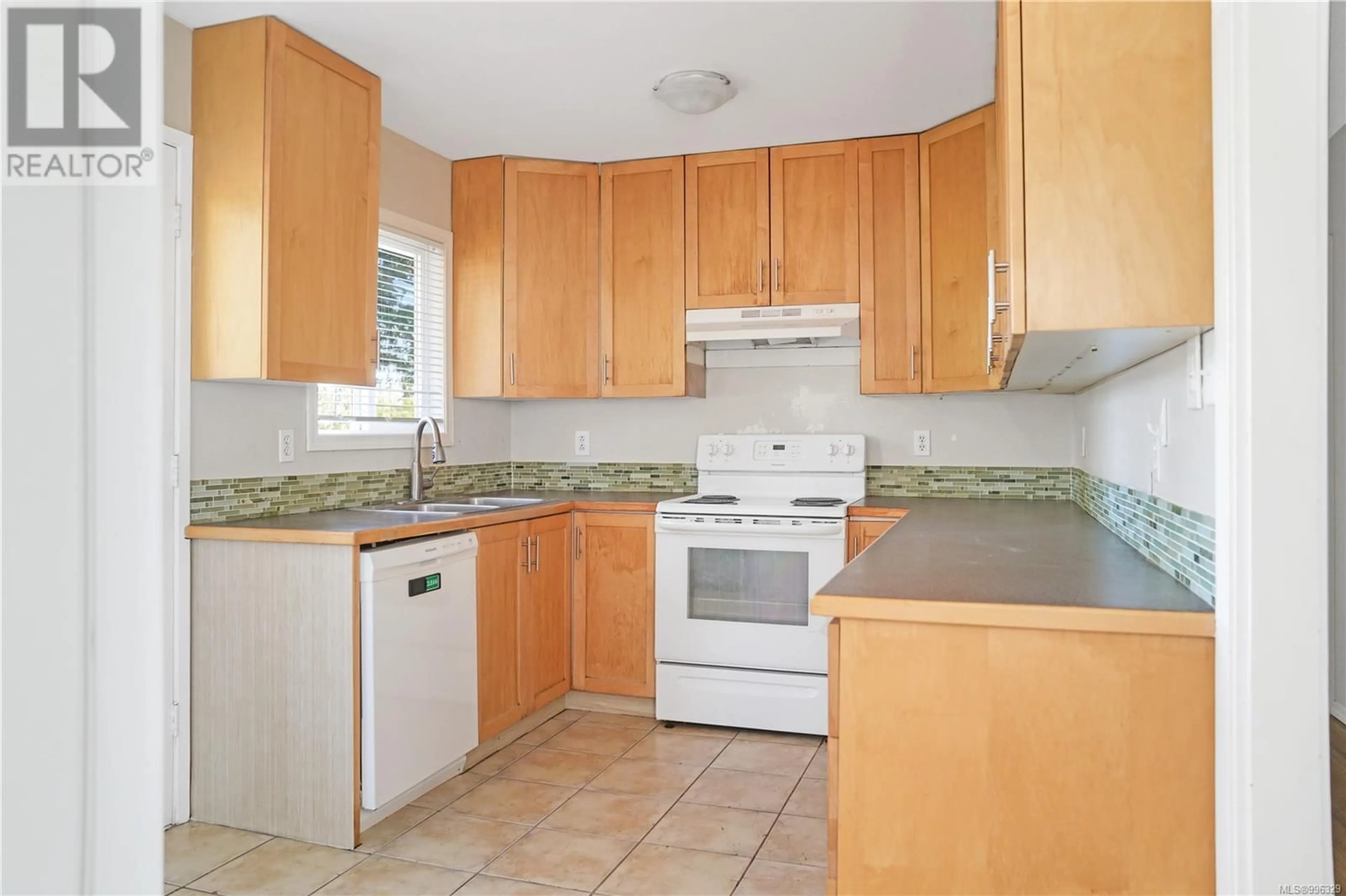Standard kitchen, unknown for 2168 MCKENZIE AVENUE, Comox British Columbia V9M1M7