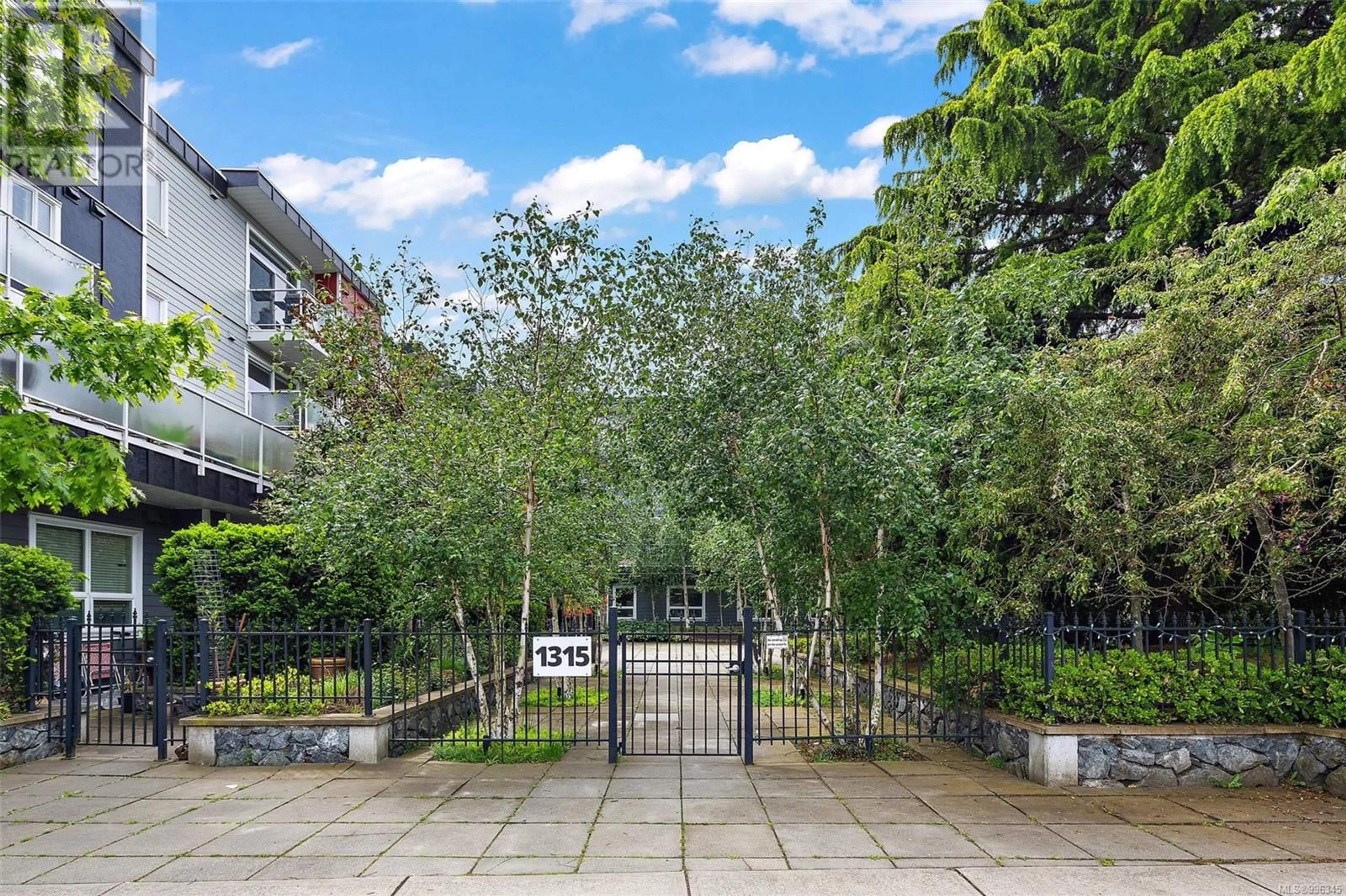 Patio, street for 207 - 1315 ESQUIMALT ROAD, Esquimalt British Columbia V9A3P5
