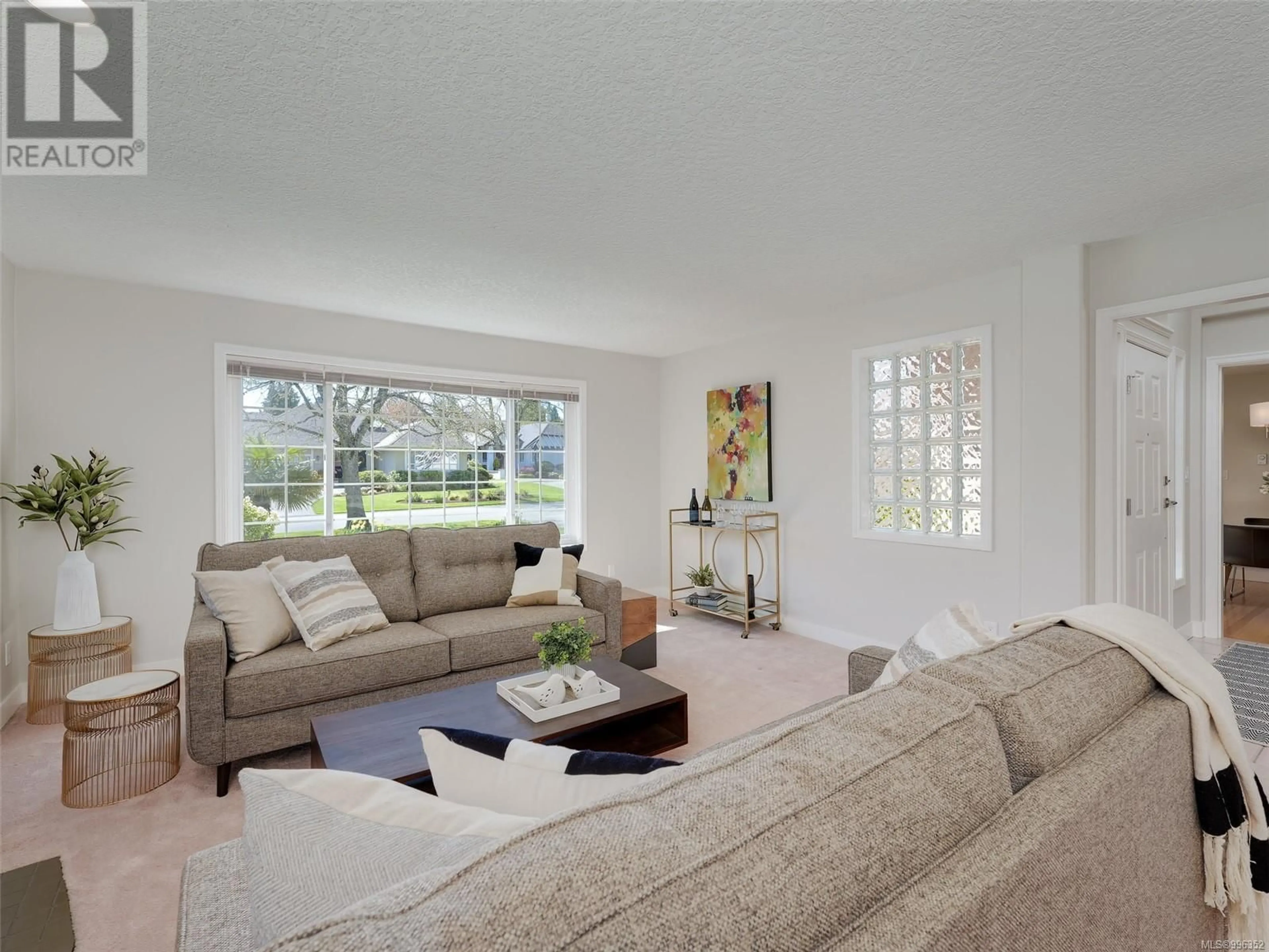 Living room with furniture, unknown for 1190 STONINGTON PLACE, Saanich British Columbia V8Y3B8