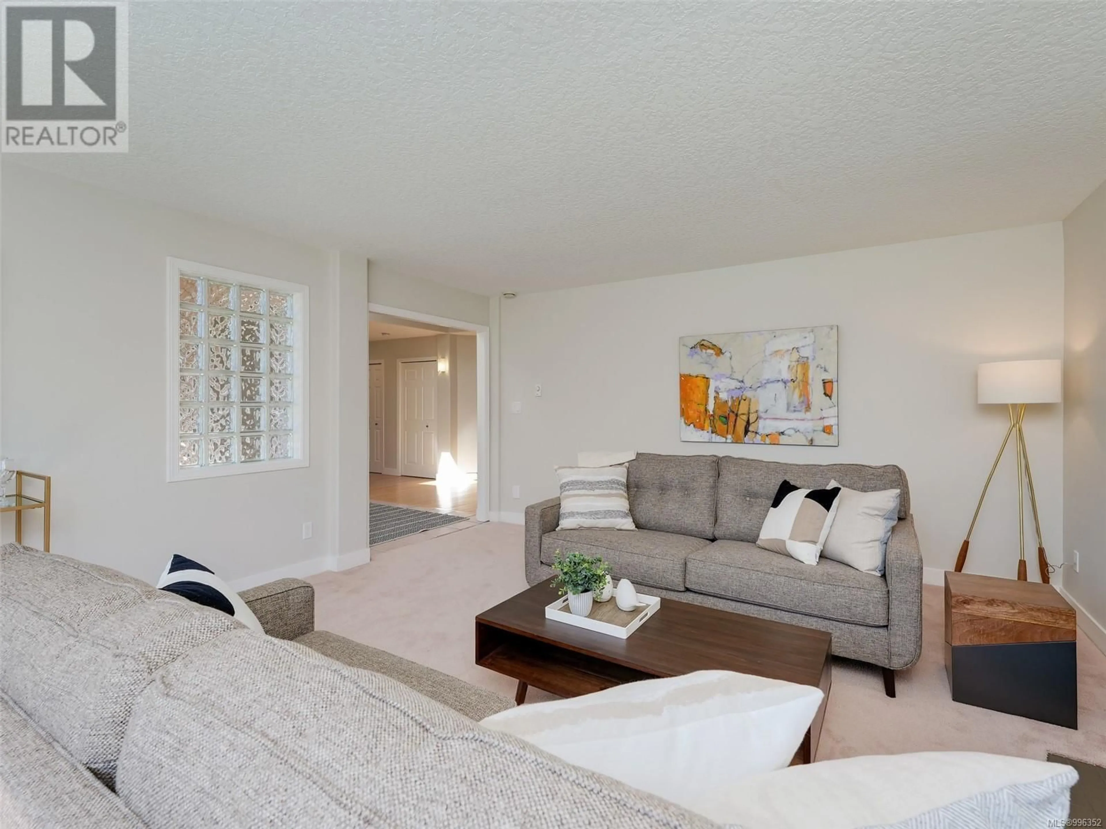 Living room with furniture, unknown for 1190 STONINGTON PLACE, Saanich British Columbia V8Y3B8
