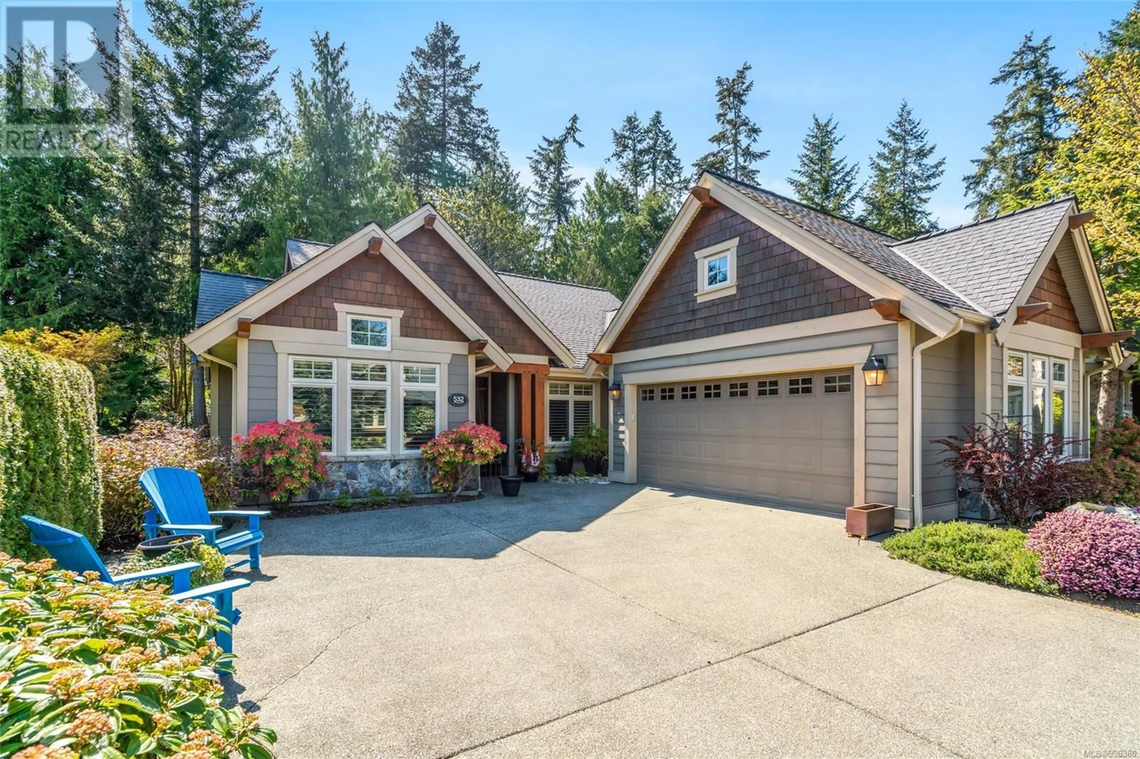 Home with vinyl exterior material, street for 532 EAGLEWOOD COURT, Qualicum Beach British Columbia V8W2C4