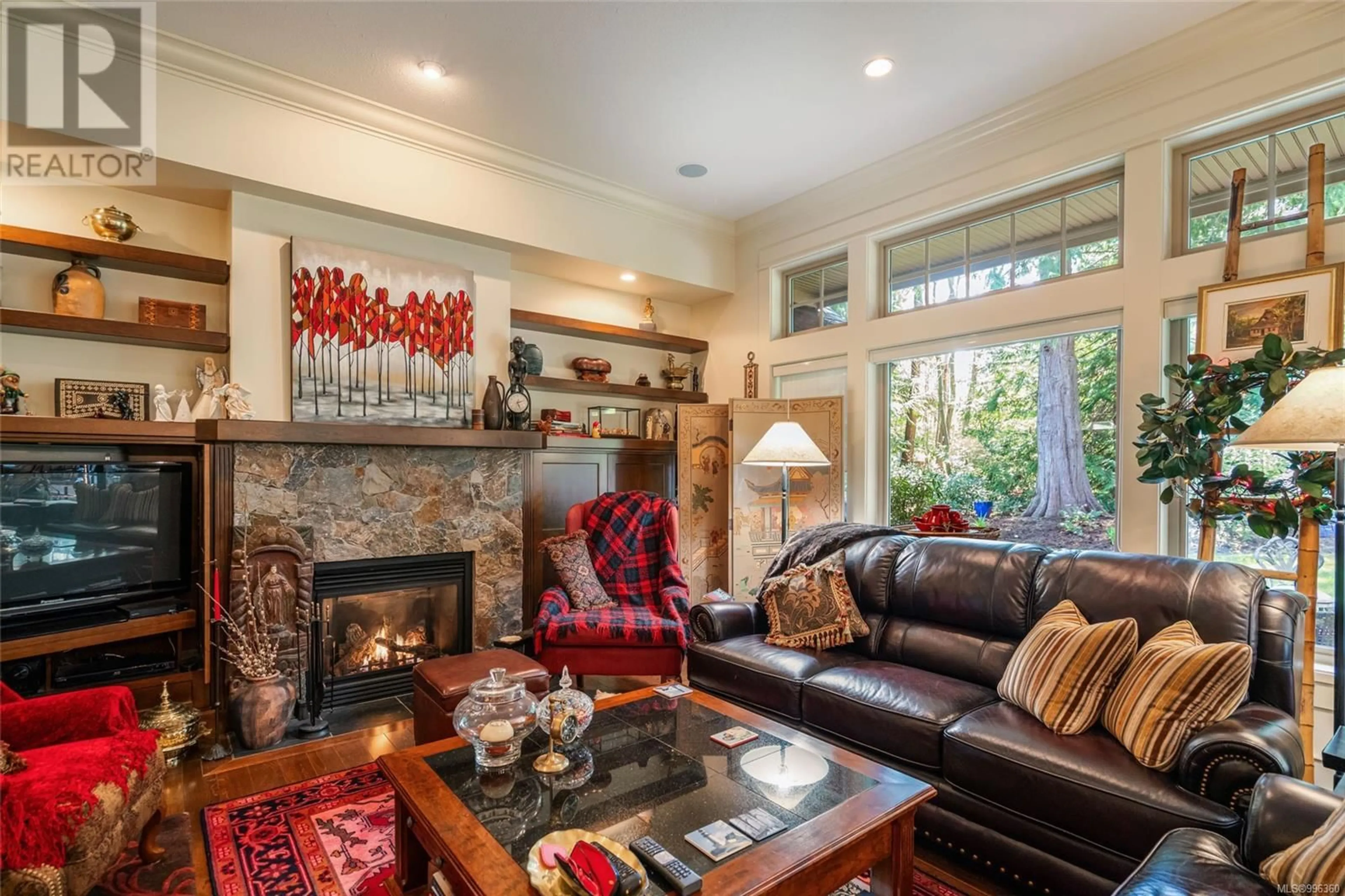 Living room with furniture, unknown for 532 EAGLEWOOD COURT, Qualicum Beach British Columbia V8W2C4