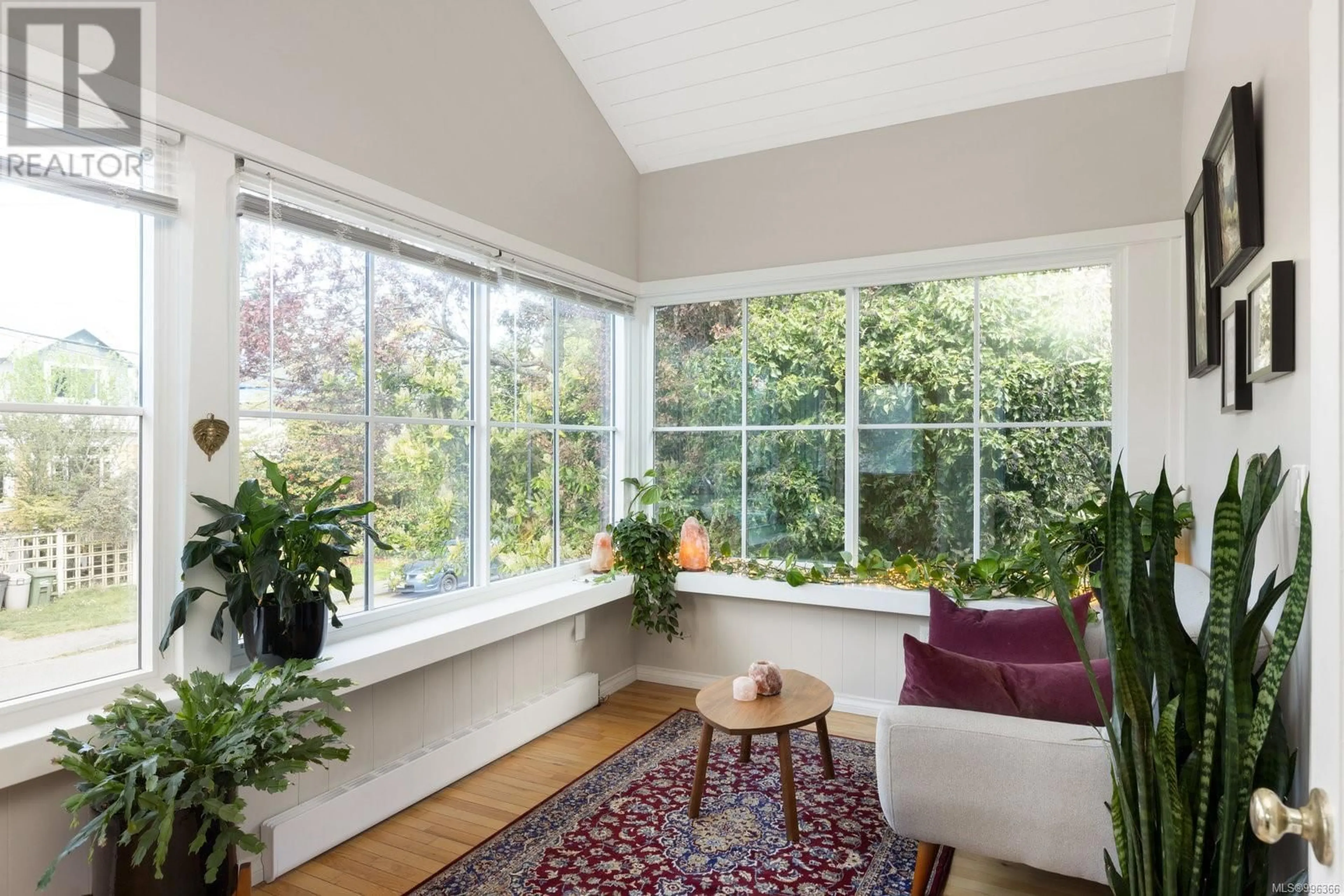 Living room with furniture, unknown for 2107 OREGON AVENUE, Victoria British Columbia V8R3V2