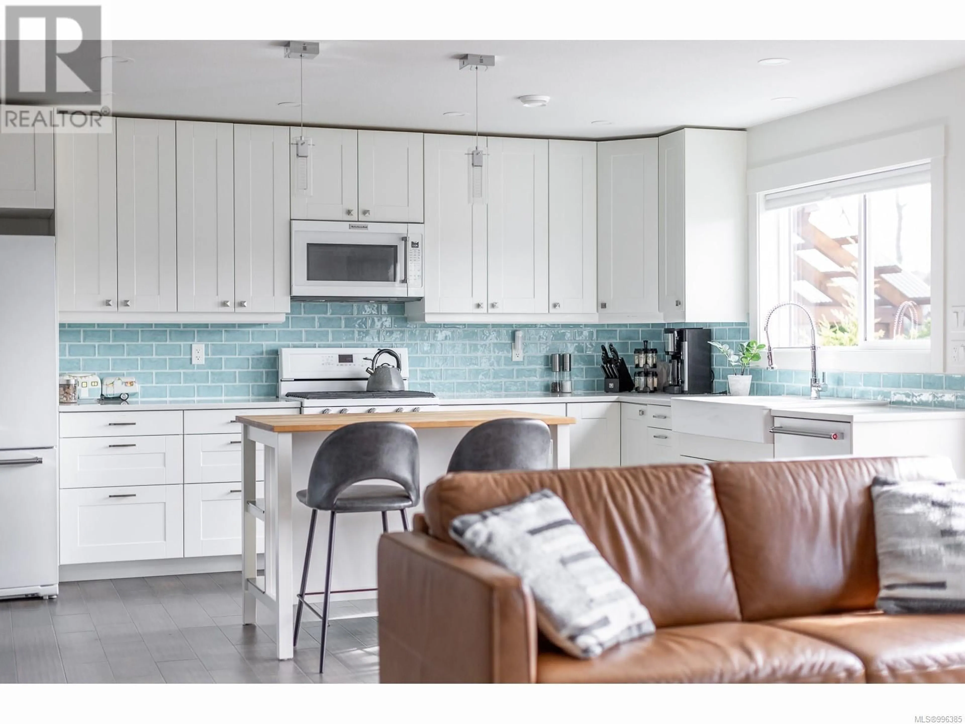 Open concept kitchen, ceramic/tile floor for 821 STANHOPE ROAD, Parksville British Columbia V9P0C7