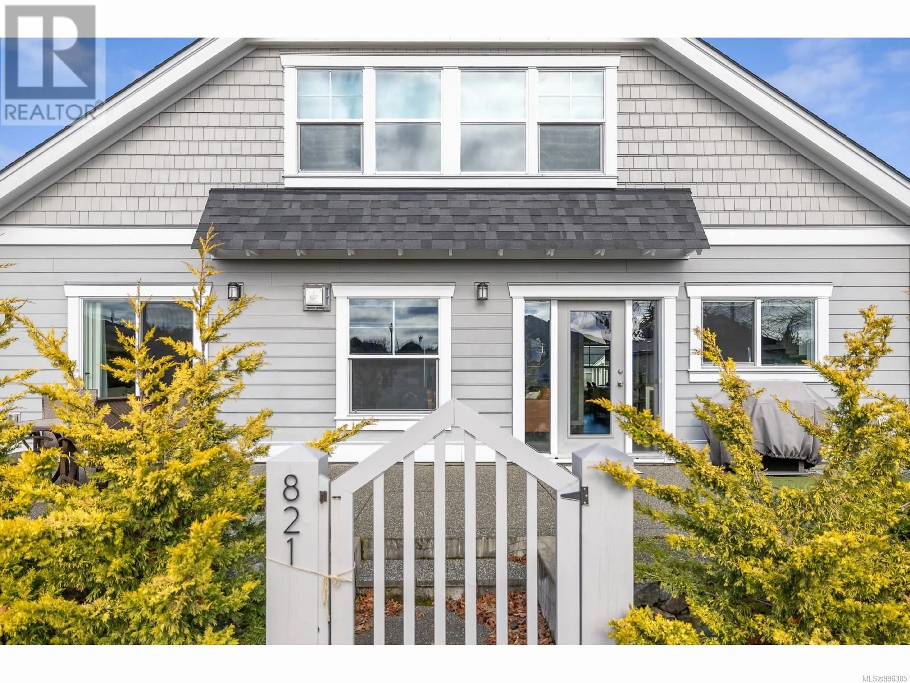 Home with vinyl exterior material, street for 821 STANHOPE ROAD, Parksville British Columbia V9P0C7