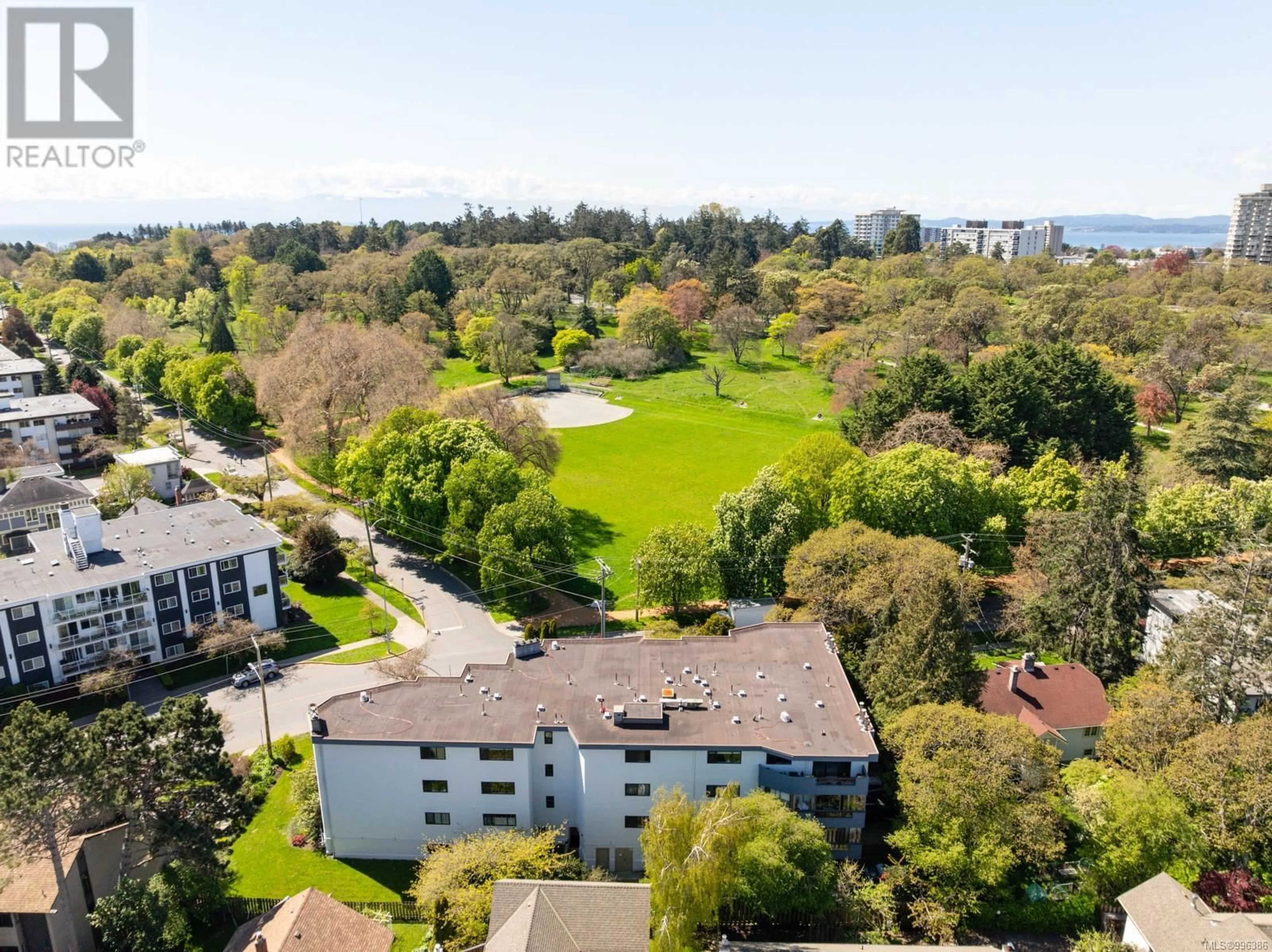 A pic from outside/outdoor area/front of a property/back of a property/a pic from drone, city buildings view from balcony for 303 - 928 SOUTHGATE STREET, Victoria British Columbia V8V2Y2