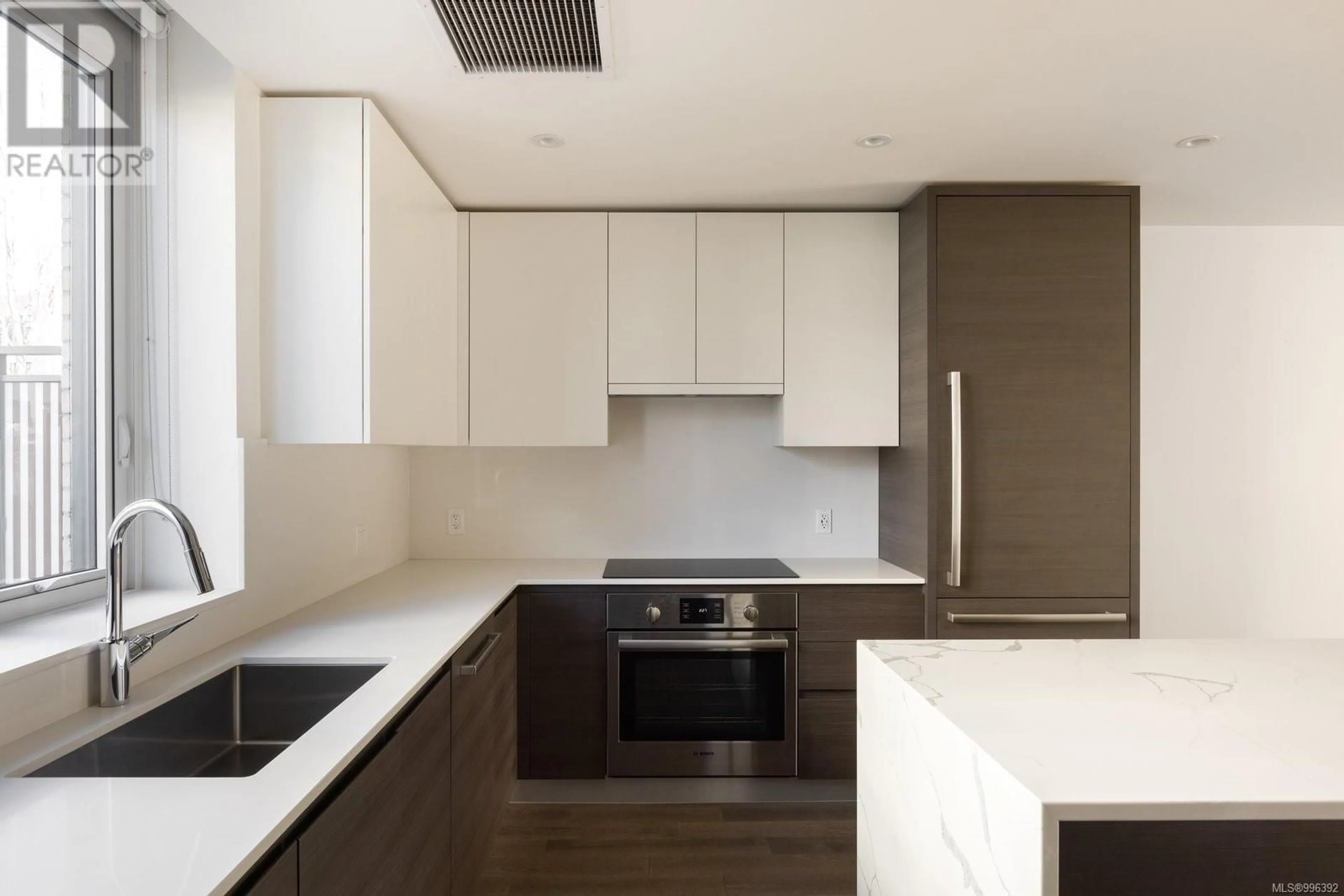 Standard kitchen, unknown for 570 MICHIGAN STREET, Victoria British Columbia V8V1S2