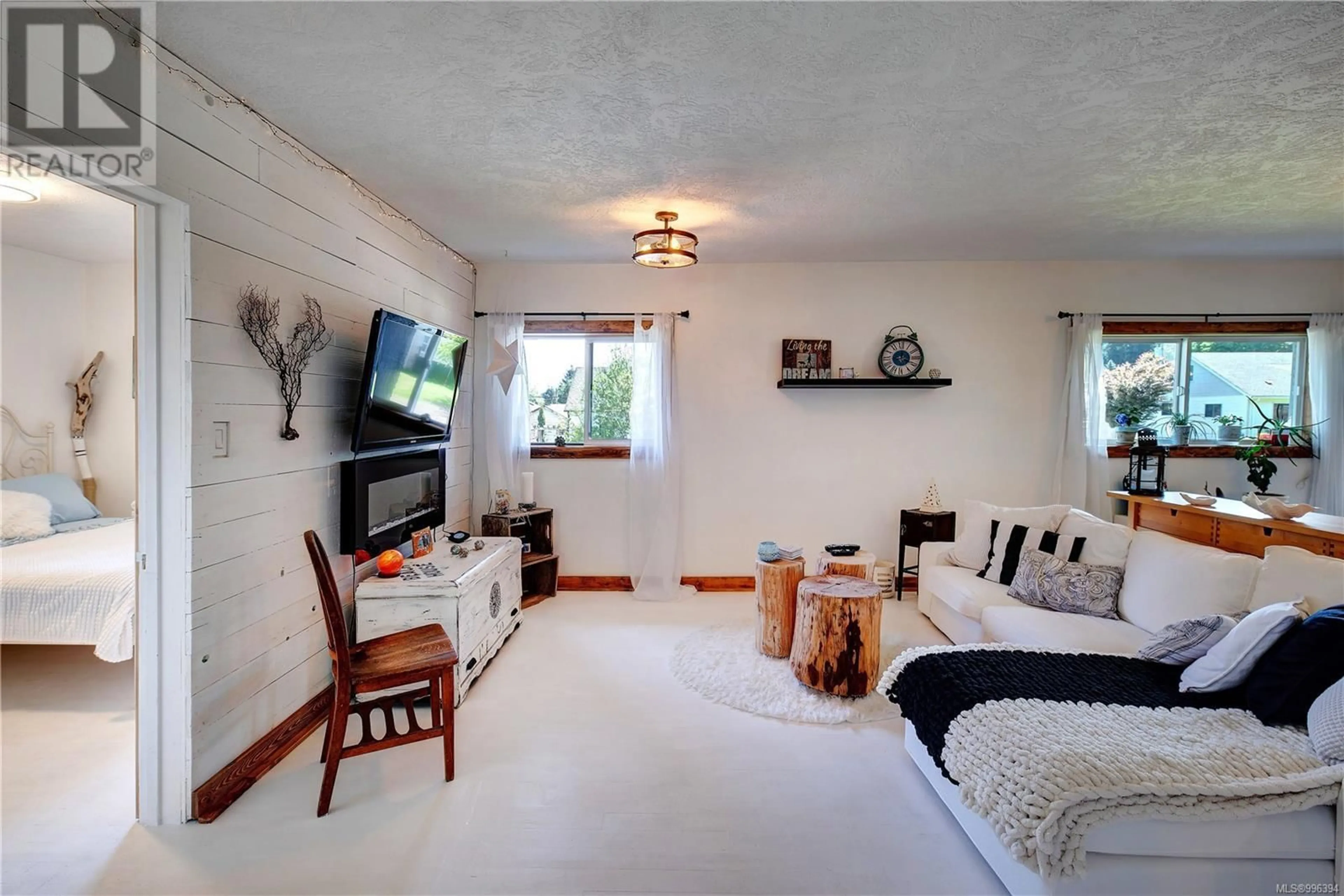 Living room with furniture, unknown for 6816 FIRST STREET, Honeymoon Bay British Columbia V0R1Y0