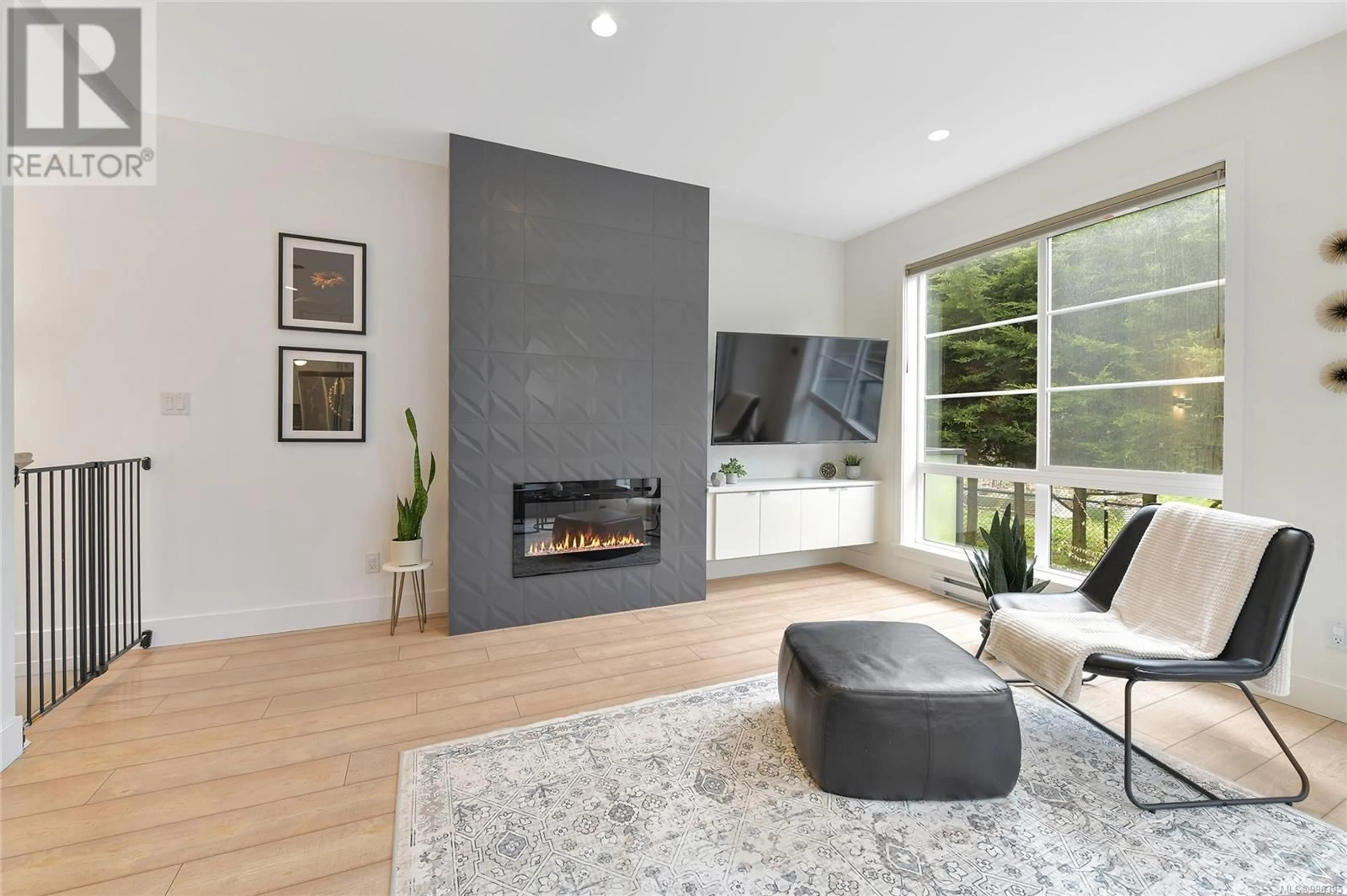 Living room with furniture, unknown for 5 - 1052 TILLICUM ROAD, Esquimalt British Columbia V9A2A3
