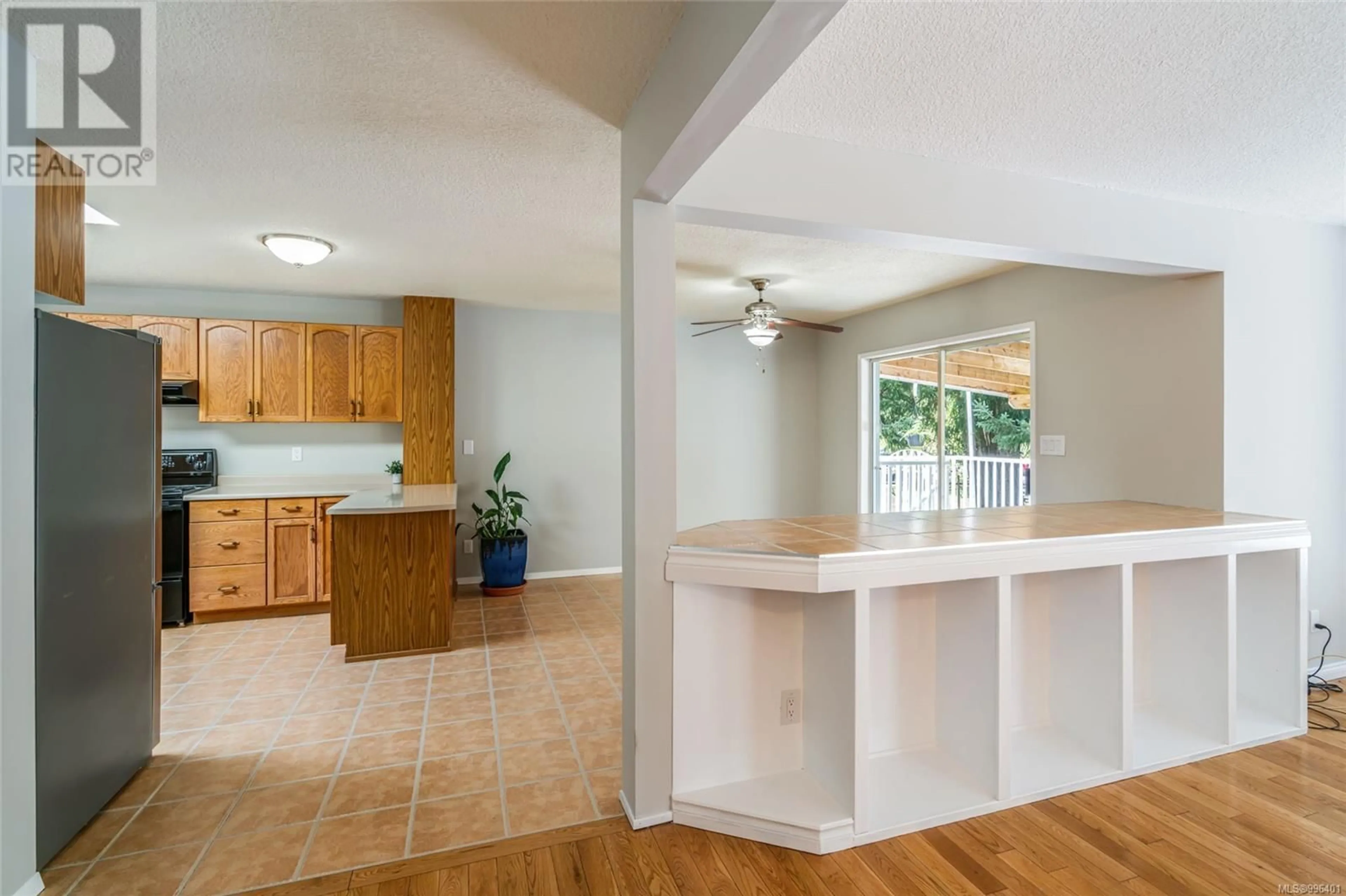 Open concept kitchen, ceramic/tile floor for 1121 HAREWOOD MINES ROAD, Nanaimo British Columbia V9R5W9