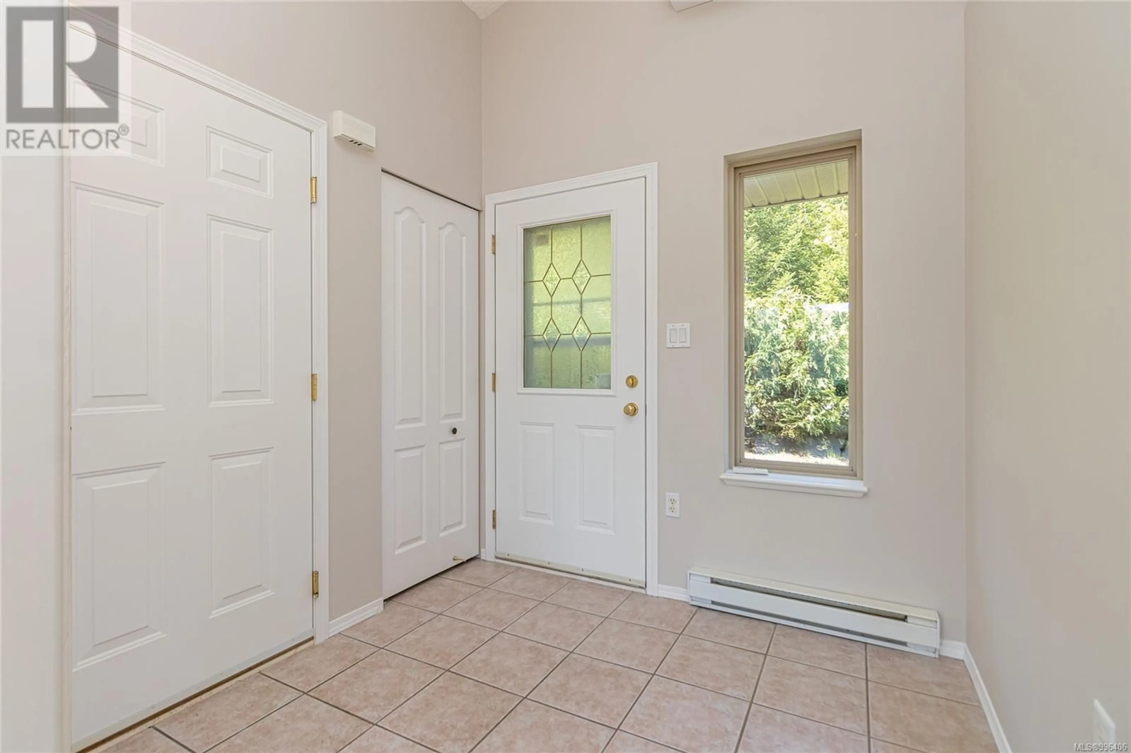 Indoor entryway for 1782 MARTINI WAY, Qualicum Beach British Columbia V9K2S3