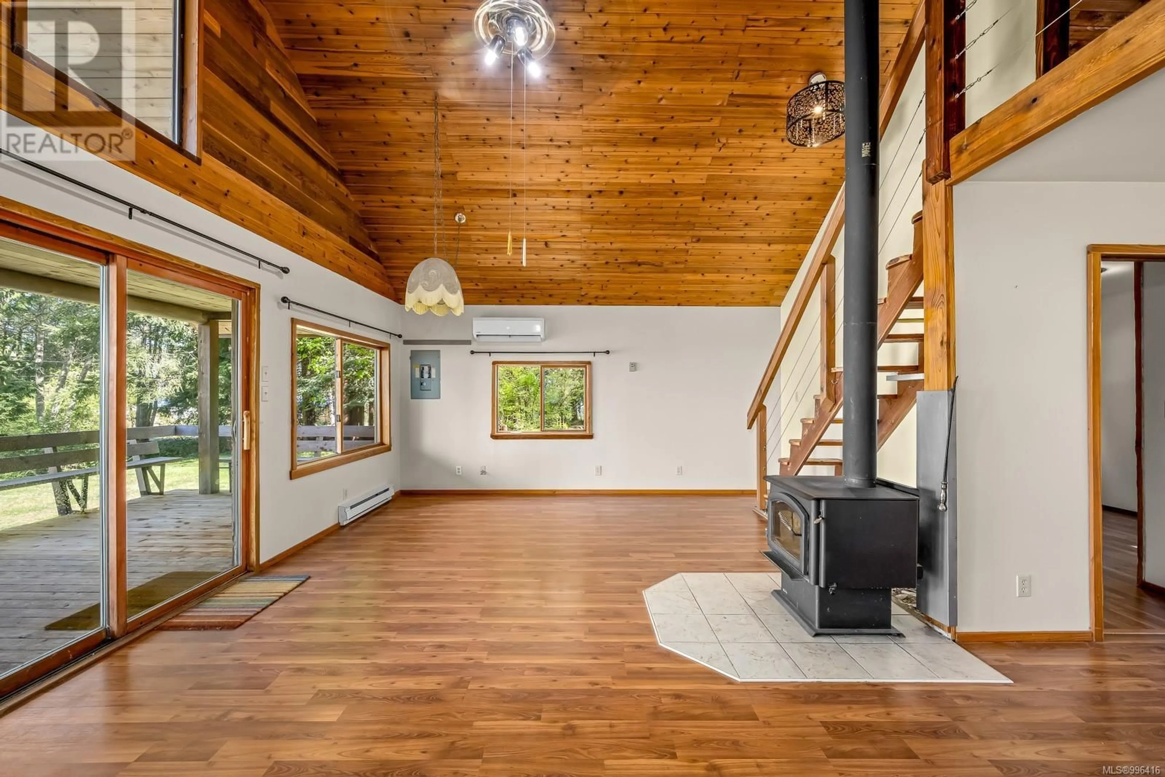 Indoor foyer for 4039 EAST ROAD, Denman Island British Columbia V0R1T0