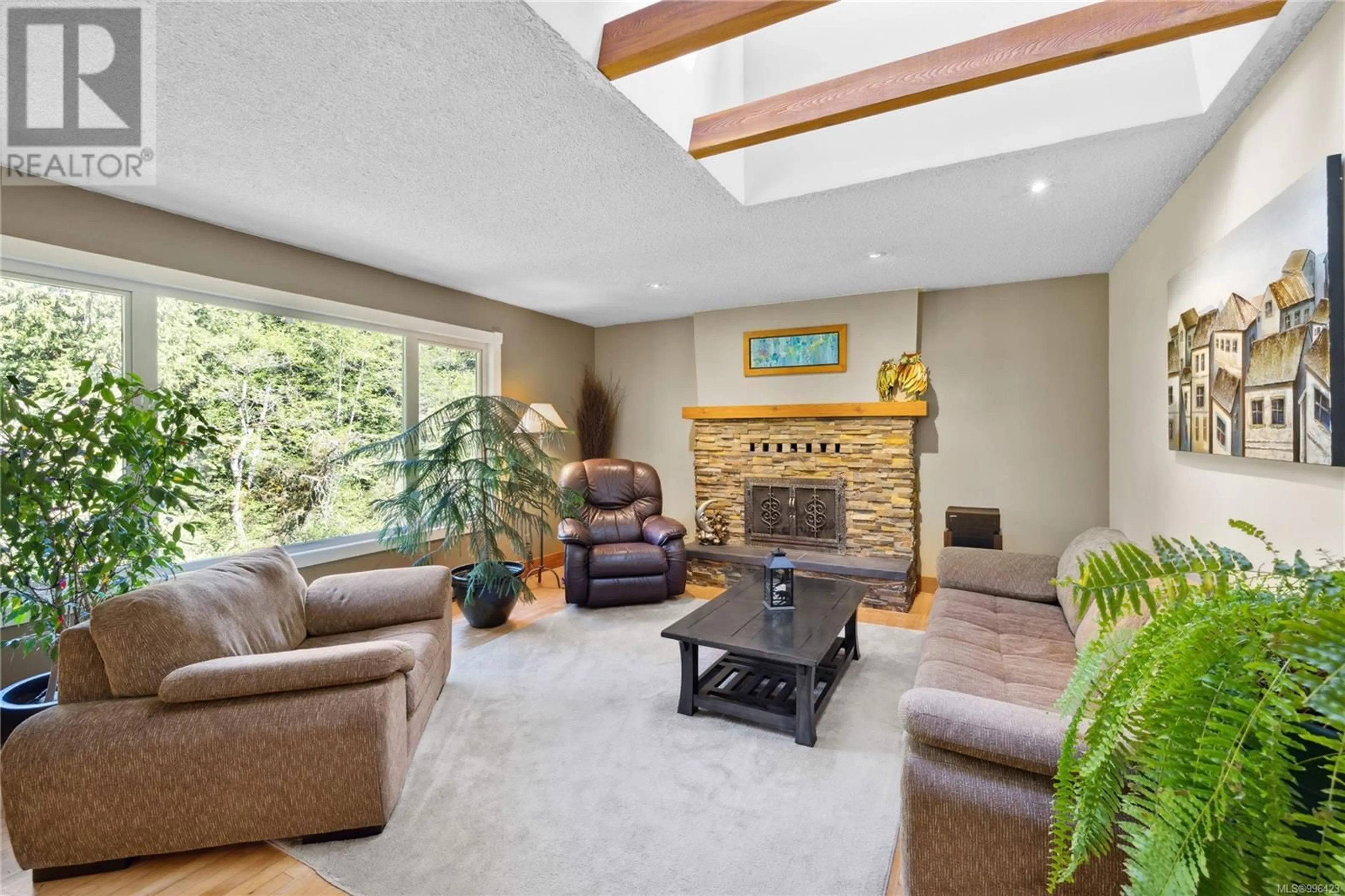 Living room with furniture, unknown for 658 MARTINDALE ROAD, Parksville British Columbia V9P1R8