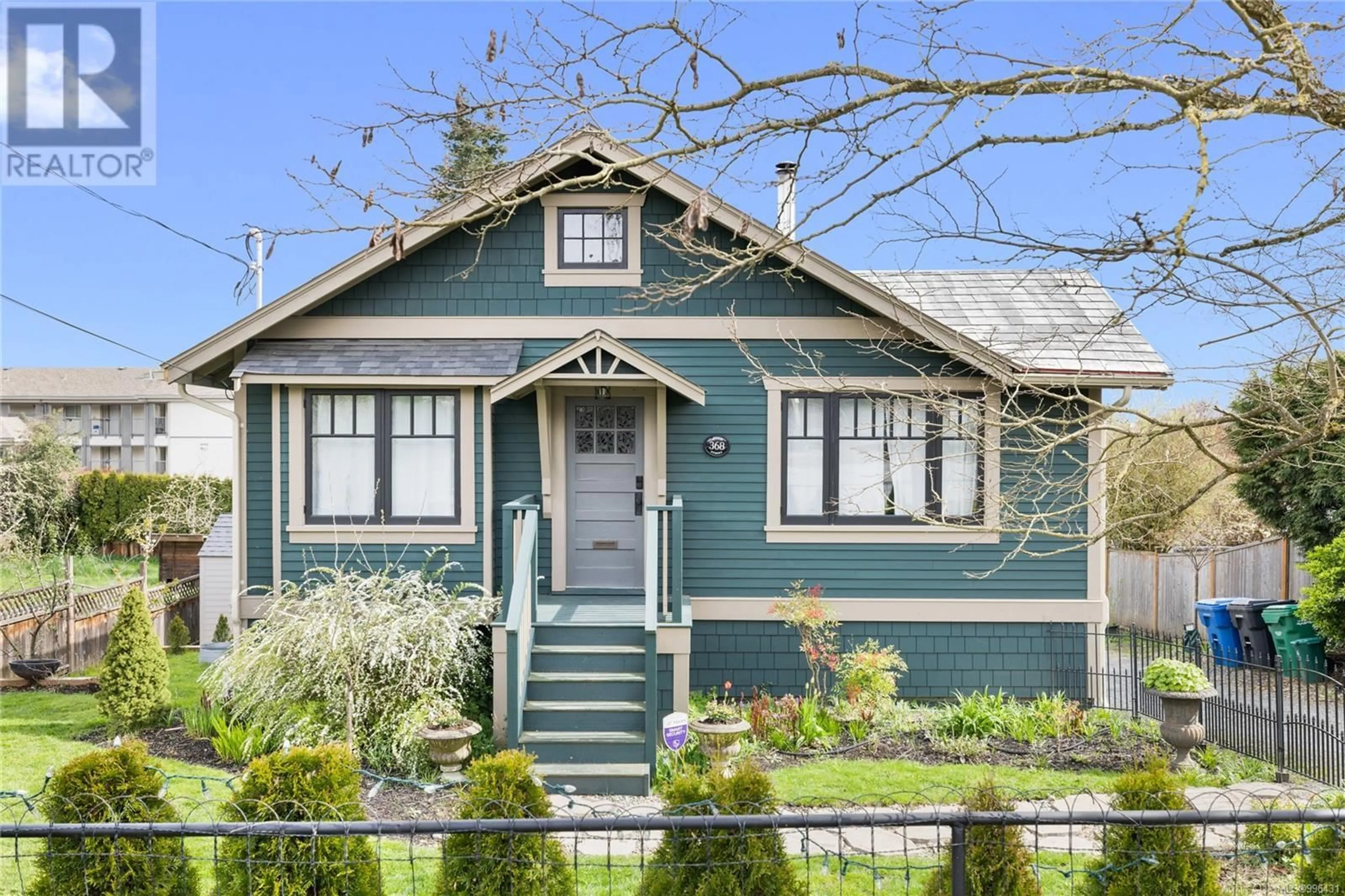 Home with vinyl exterior material, street for 368 MILTON STREET, Nanaimo British Columbia V9R2K7
