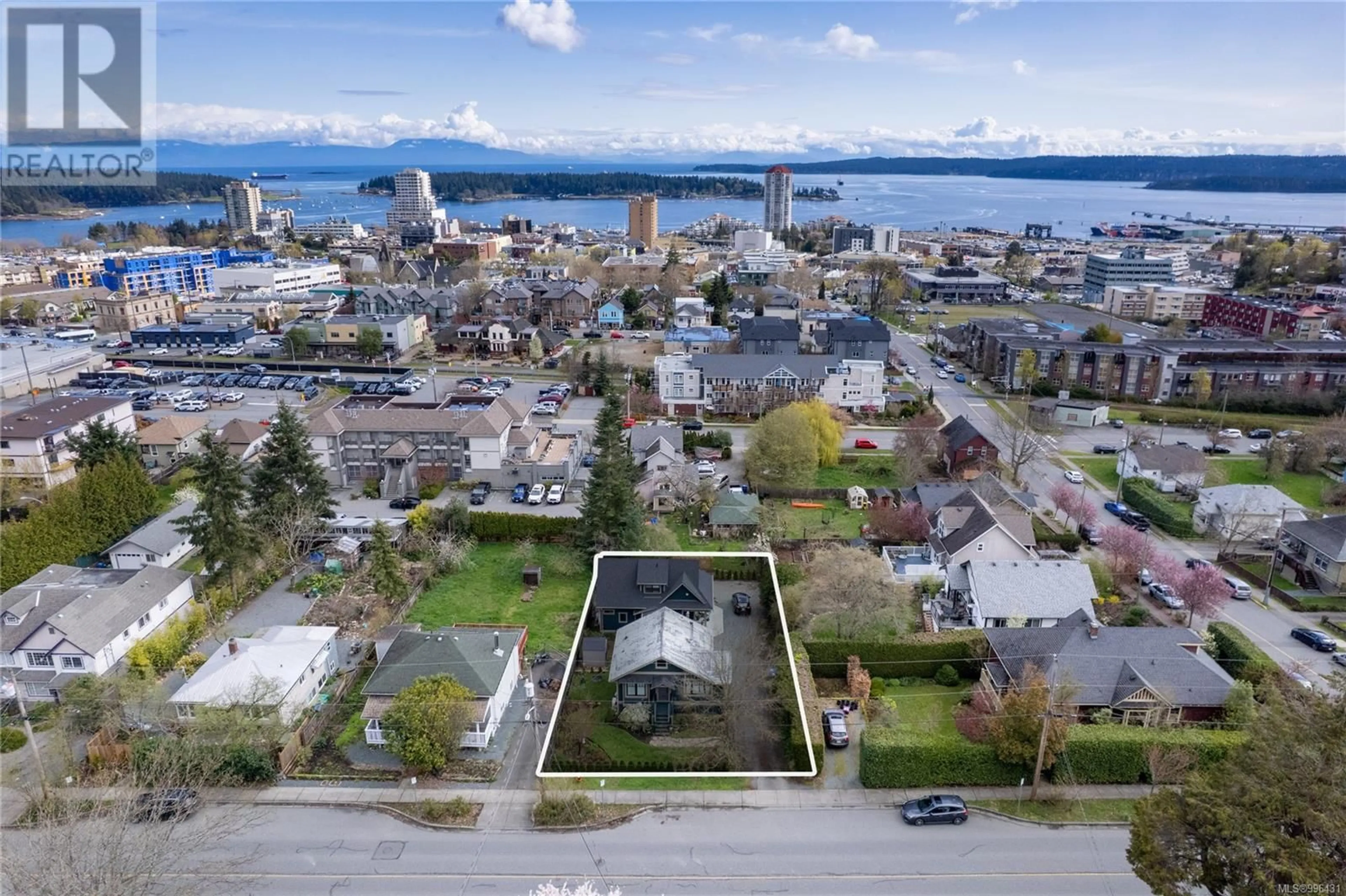 A pic from outside/outdoor area/front of a property/back of a property/a pic from drone, water/lake/river/ocean view for 368 MILTON STREET, Nanaimo British Columbia V9R2K7