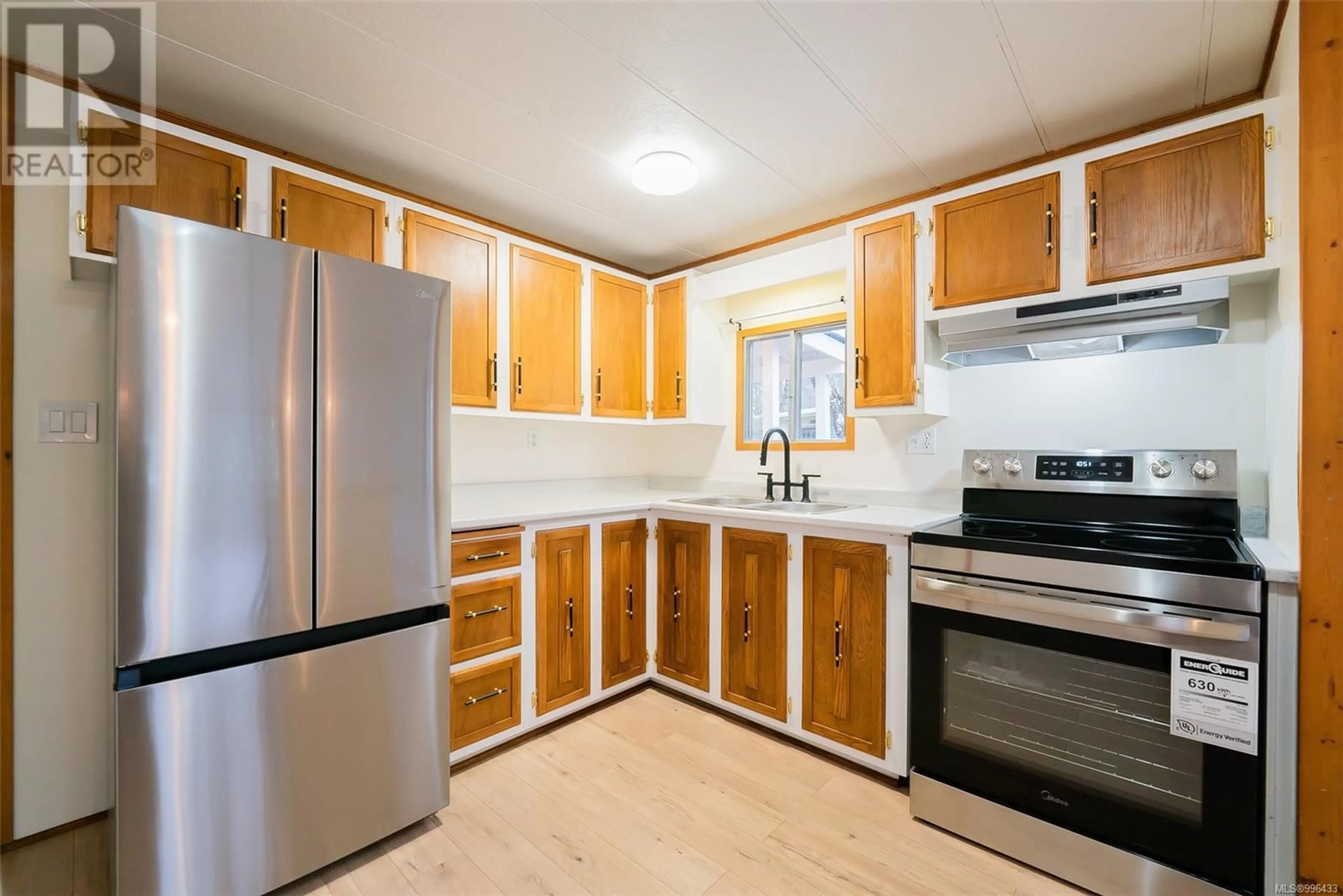 Standard kitchen, wood/laminate floor for 58 HONEY DRIVE, Nanaimo British Columbia V9R5N1