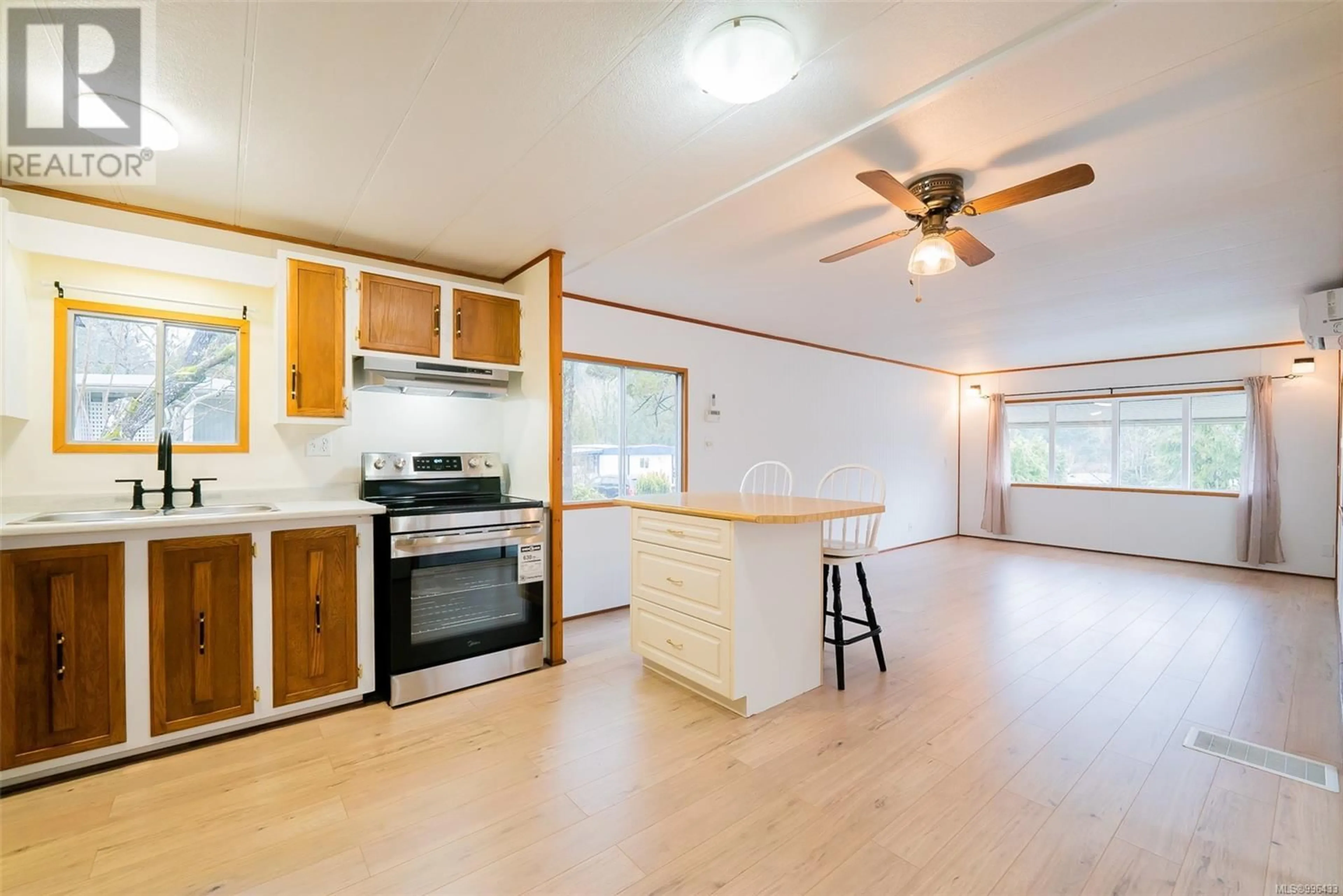 Open concept kitchen, wood/laminate floor for 58 HONEY DRIVE, Nanaimo British Columbia V9R5N1