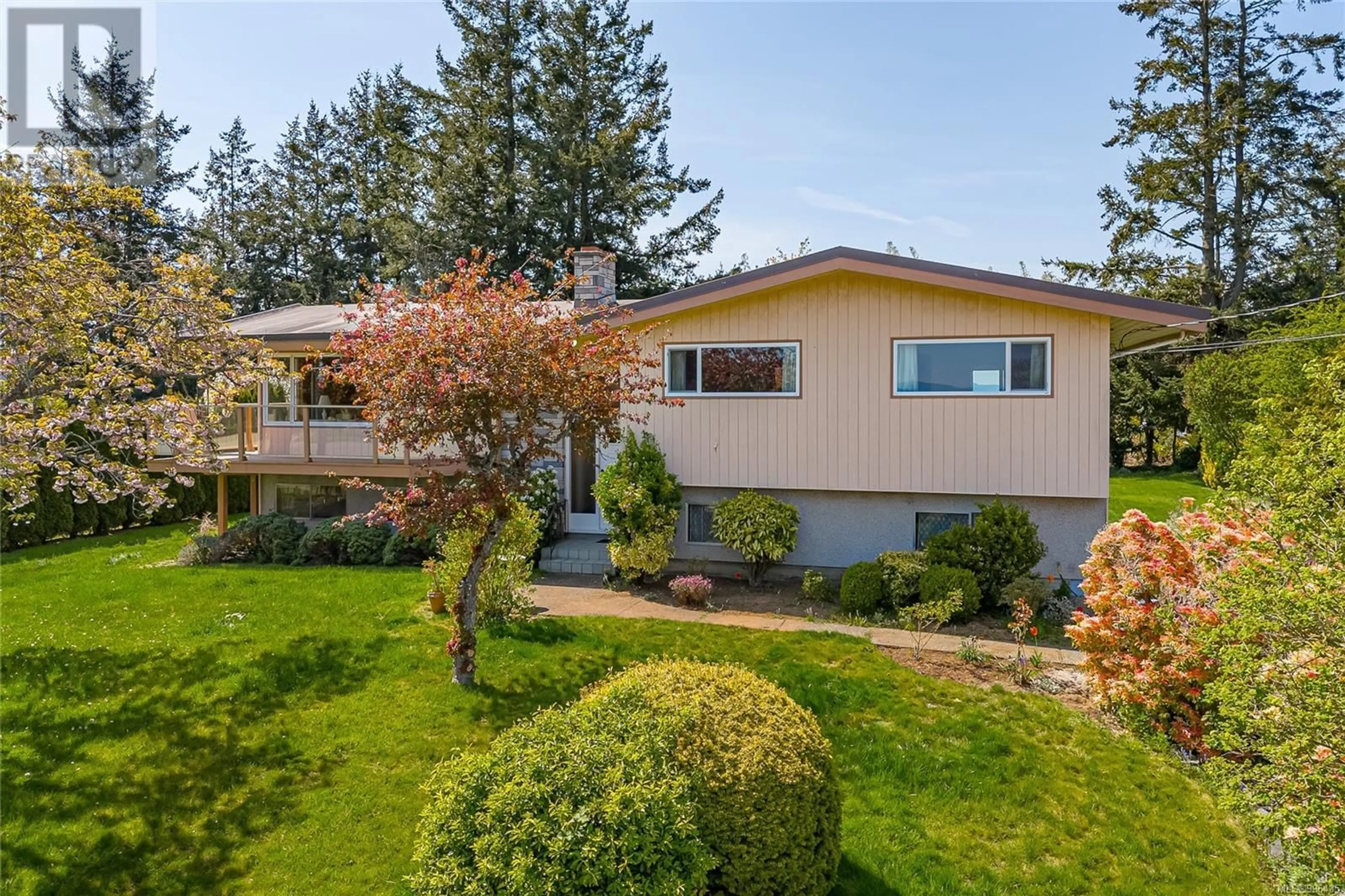 Home with vinyl exterior material, street for 6712 WELCH ROAD, Central Saanich British Columbia V8M1W6