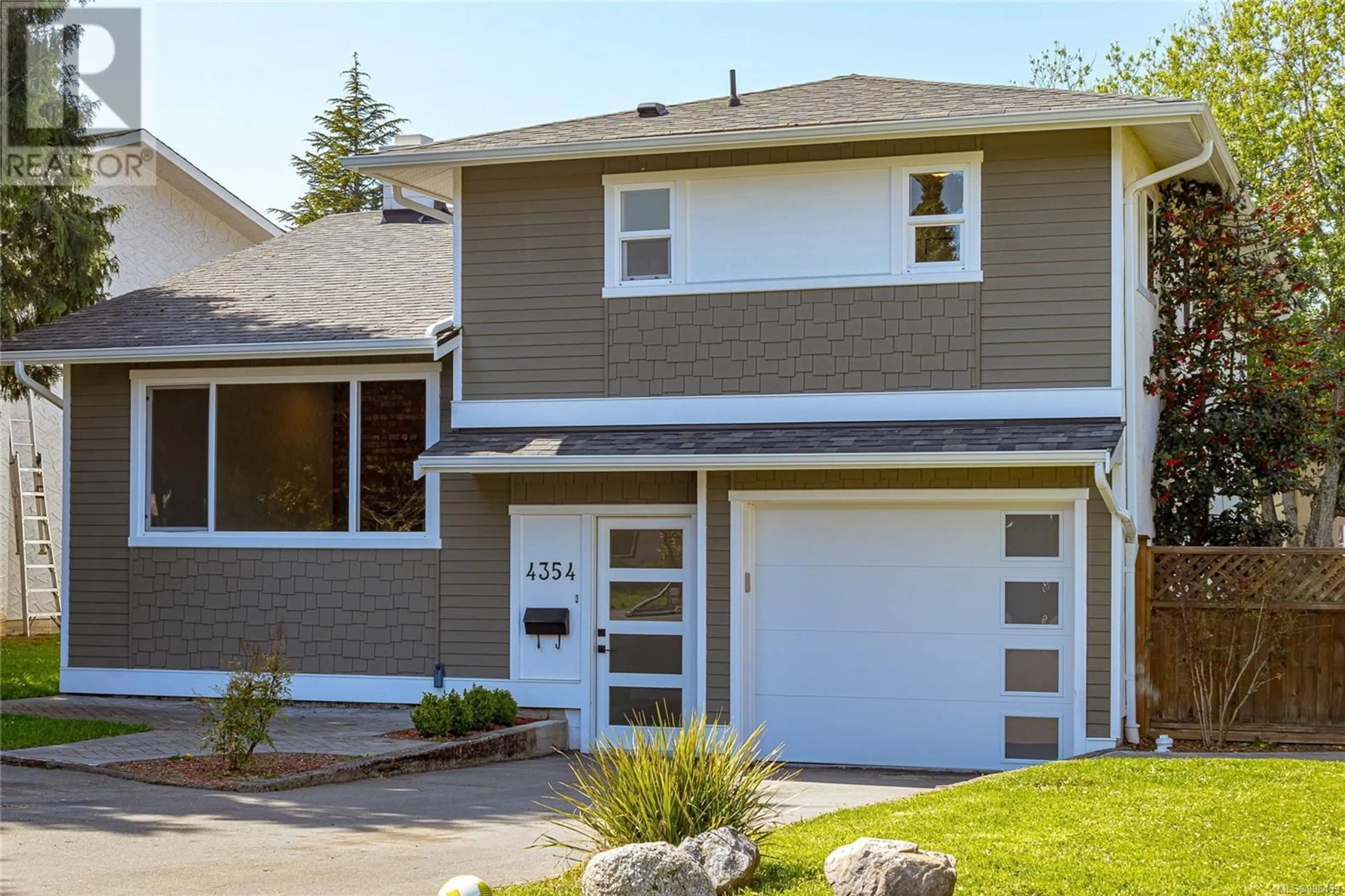 Home with vinyl exterior material, street for 4354 OKANO PLACE, Saanich British Columbia V8N5G7