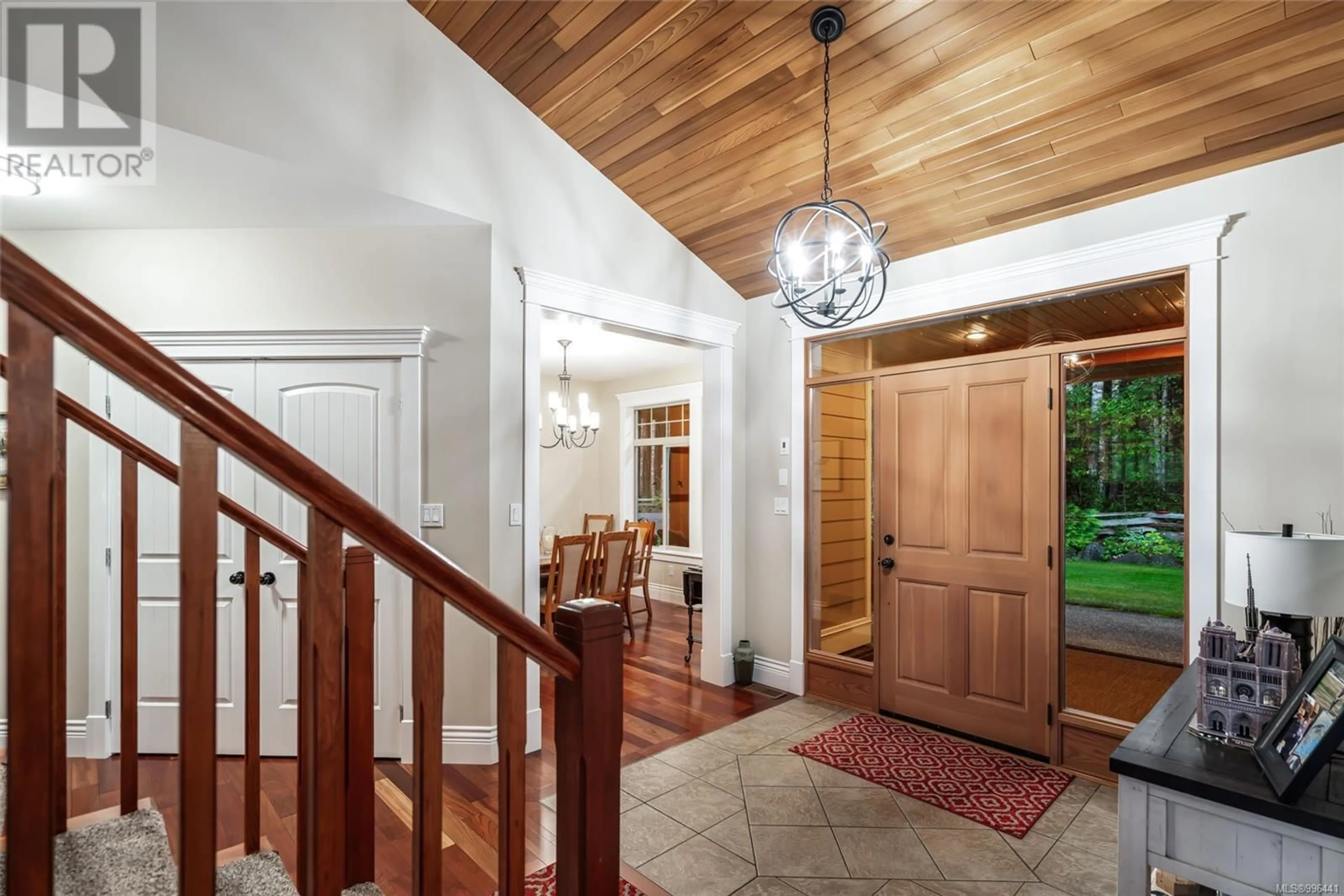 Indoor entryway for 905 RIVERS EDGE DRIVE, Nanoose Bay British Columbia V9P9L6