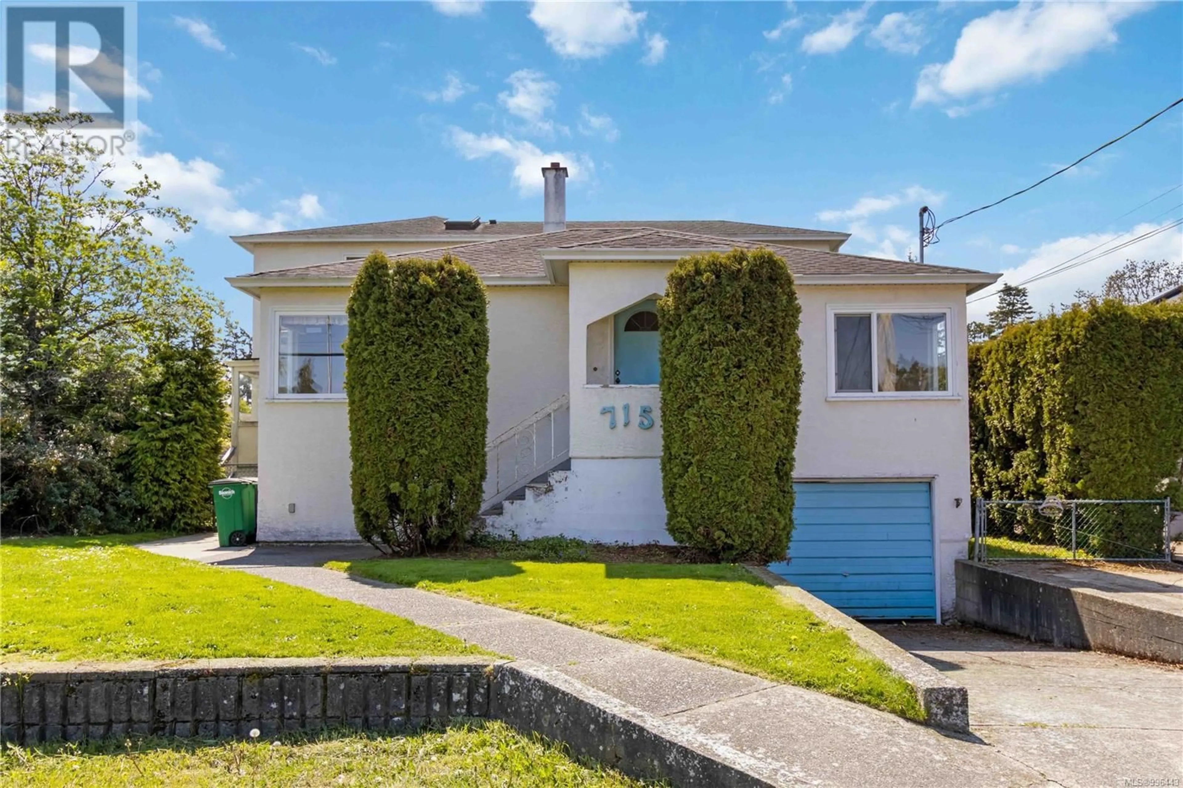 A pic from outside/outdoor area/front of a property/back of a property/a pic from drone, street for 715 MIDDLETON STREET, Saanich British Columbia V9A2E1