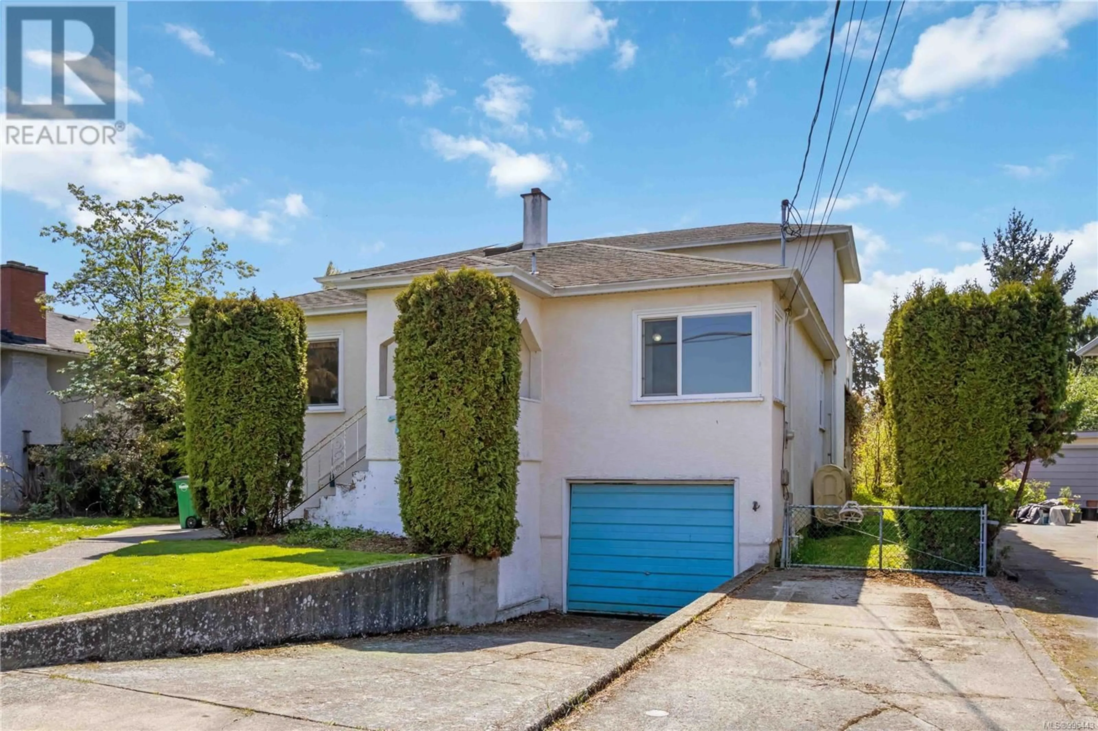 Home with vinyl exterior material, street for 715 MIDDLETON STREET, Saanich British Columbia V9A2E1