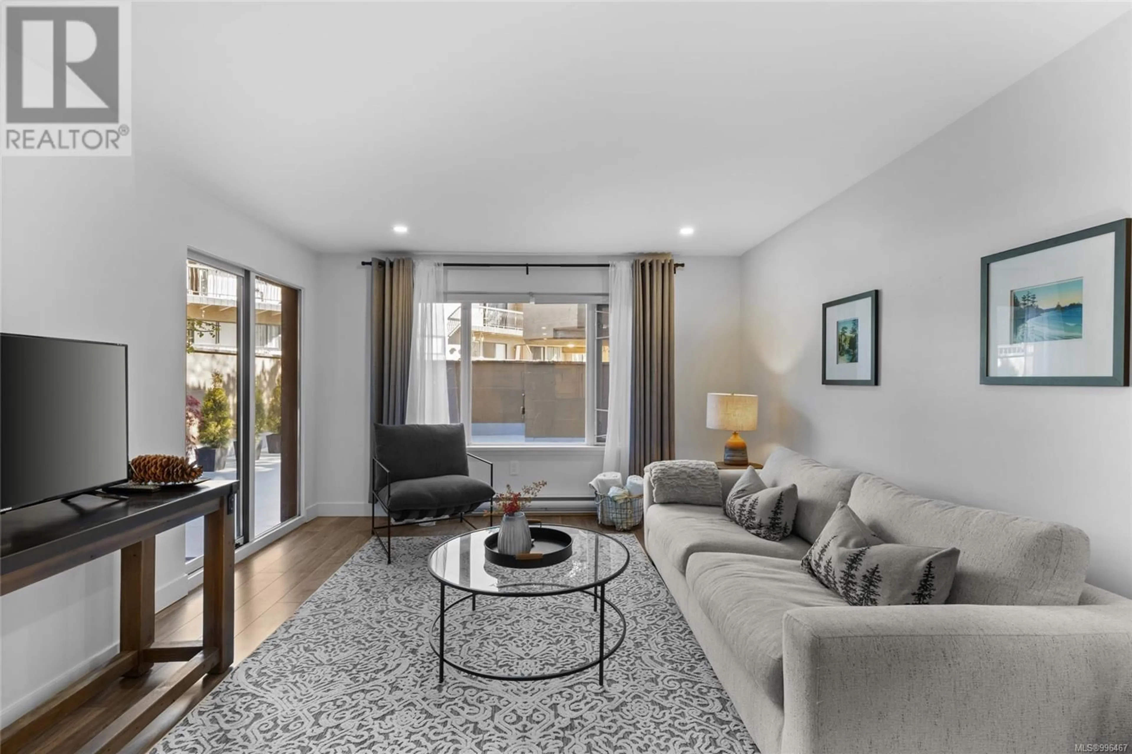 Living room with furniture, unknown for 102 - 103 GORGE ROAD EAST, Victoria British Columbia V9A6Z2