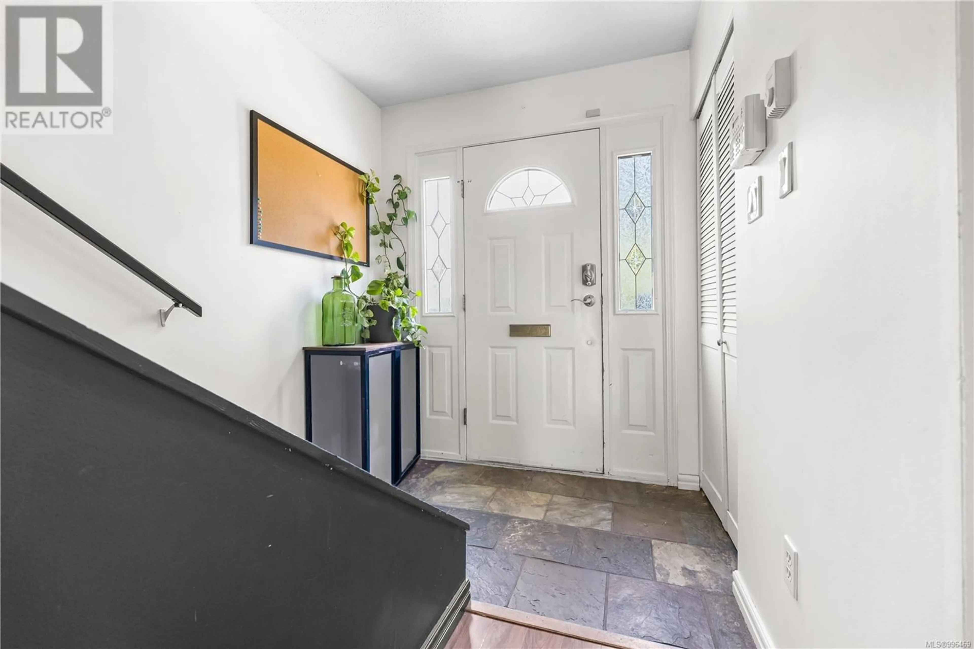 Indoor entryway for 1 - 500 COLWYN STREET, Campbell River British Columbia V9W5J2