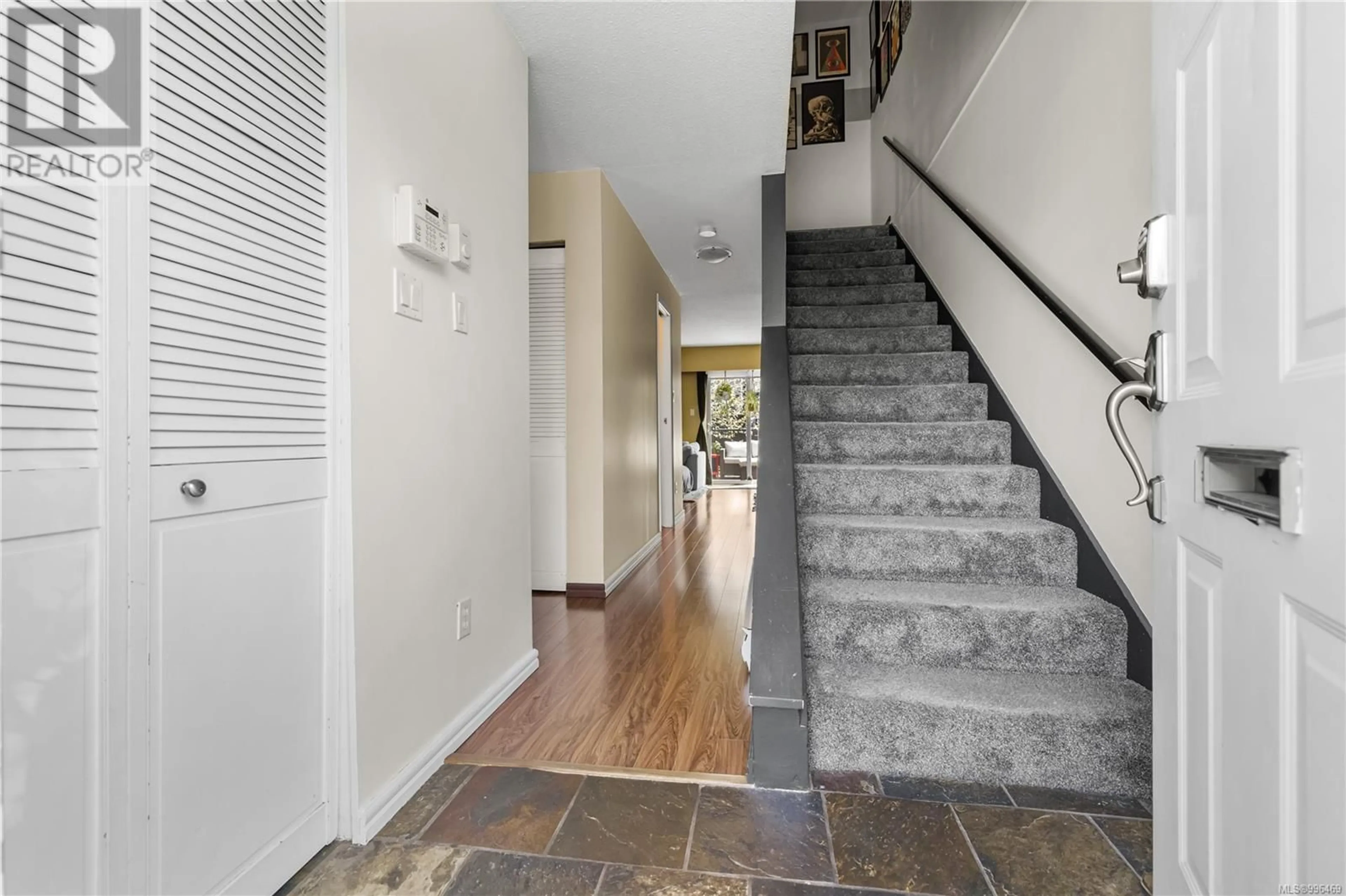 Indoor foyer for 1 - 500 COLWYN STREET, Campbell River British Columbia V9W5J2
