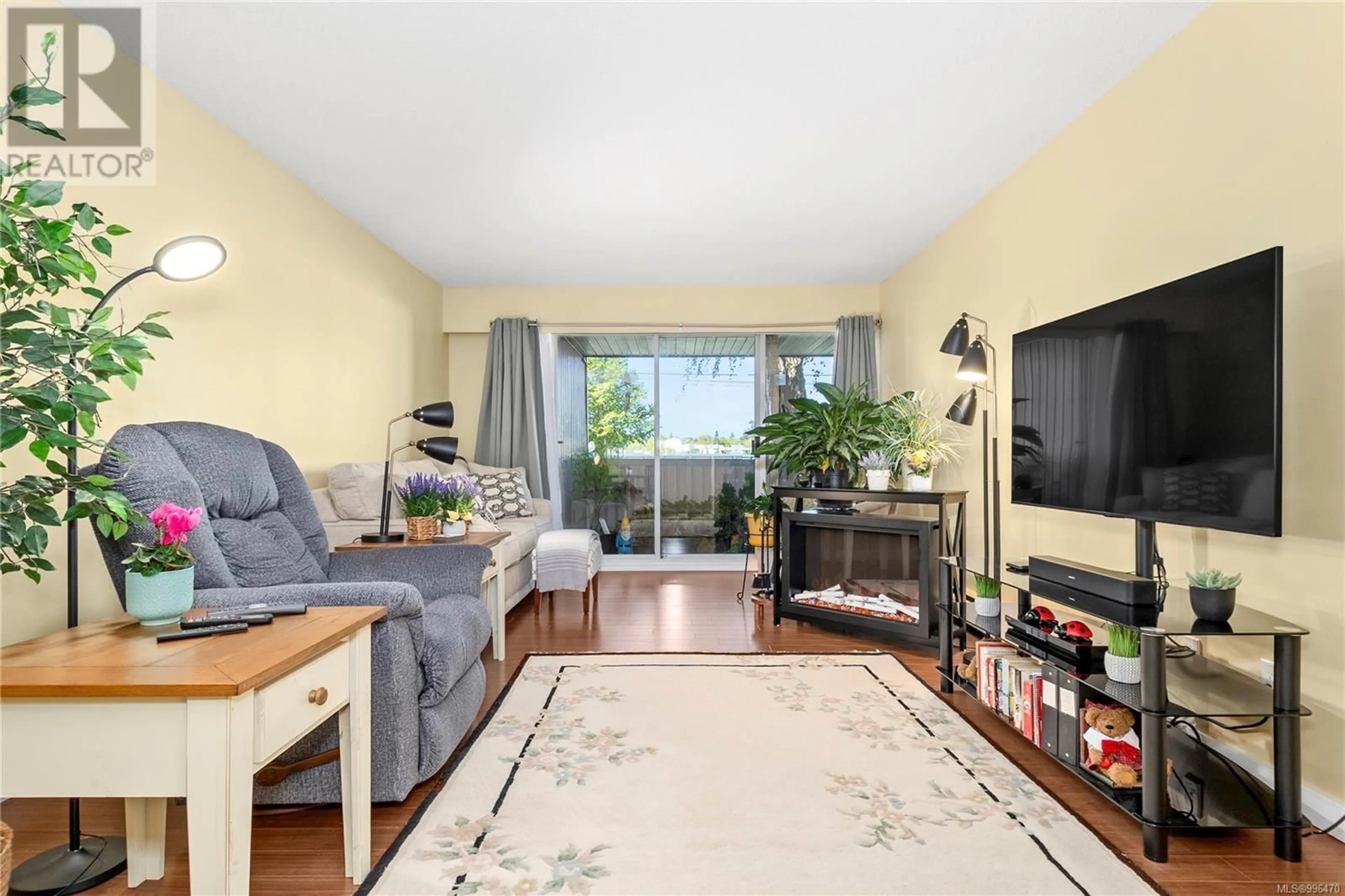 Living room with furniture, unknown for 106 - 377 DOGWOOD STREET, Campbell River British Columbia V9W2Y1