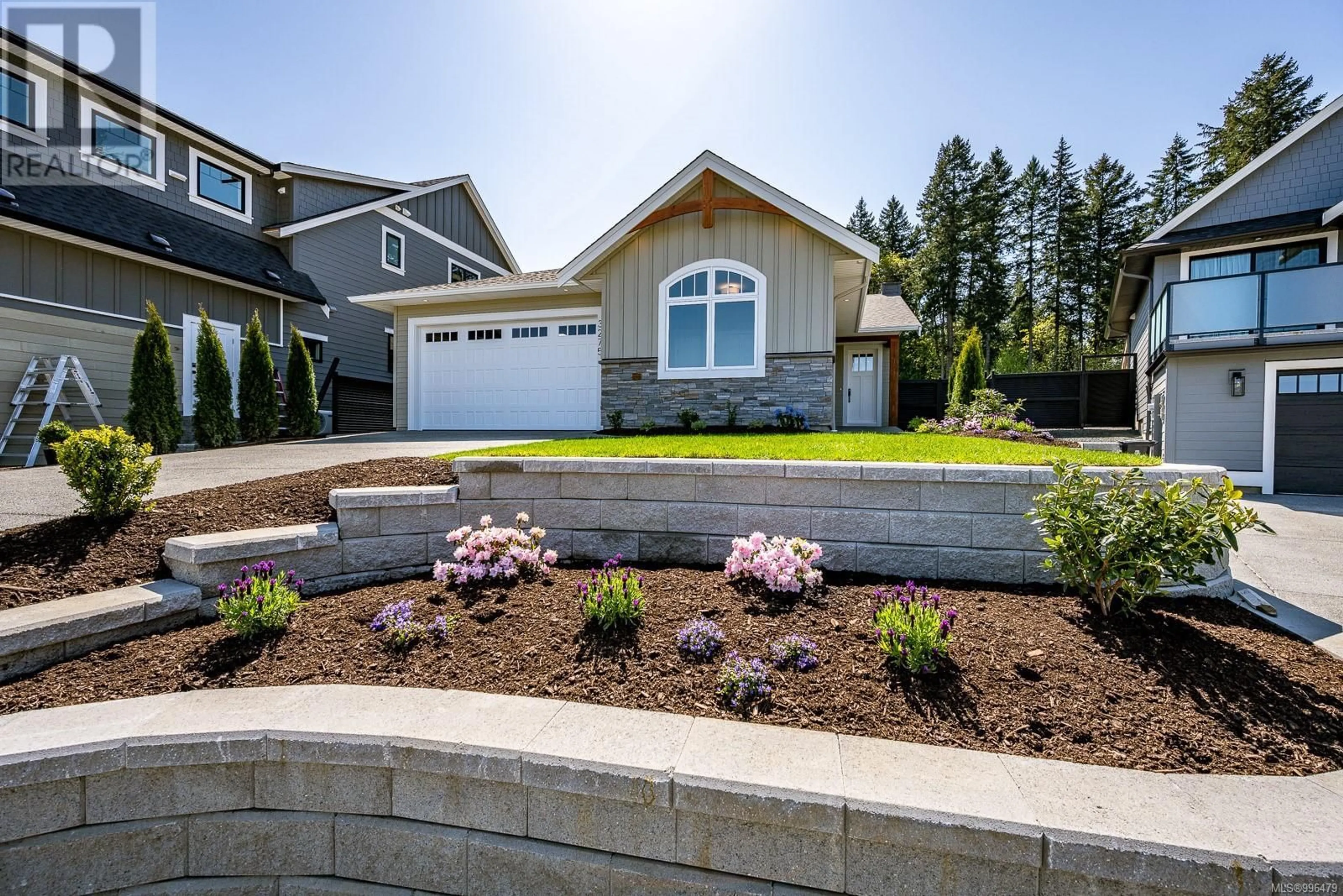 Home with vinyl exterior material, street for 3275 MARYGROVE PLACE, Courtenay British Columbia V9N0E7