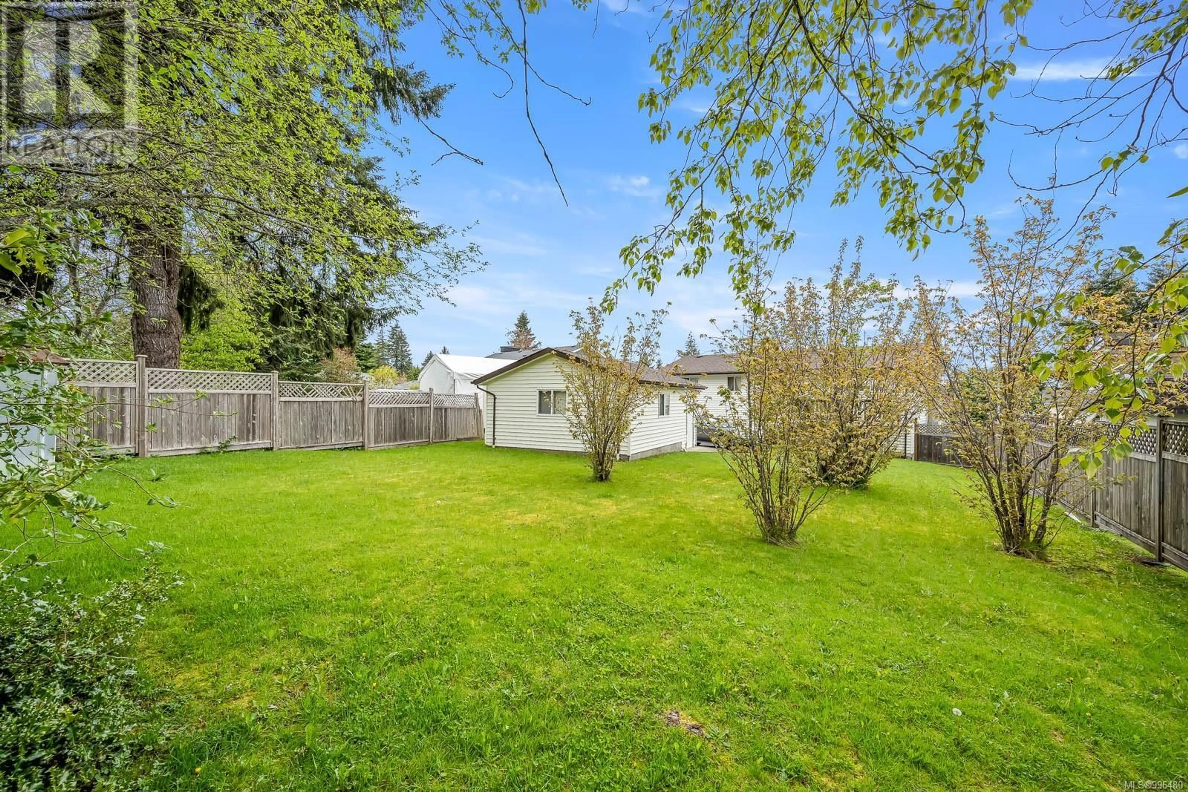 A pic from outside/outdoor area/front of a property/back of a property/a pic from drone, unknown for 2034 CEDAR CRESCENT, Courtenay British Columbia V9N3B6