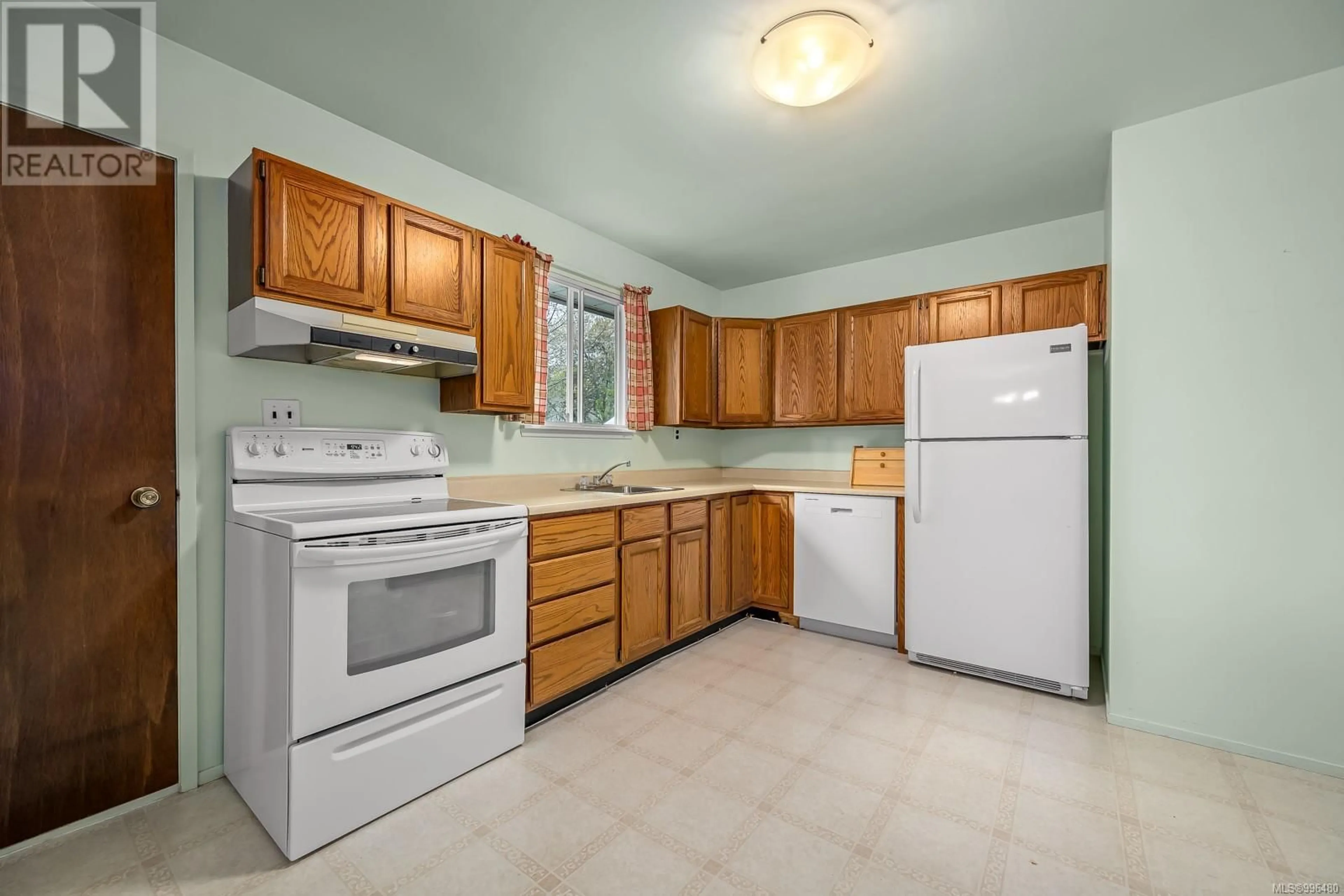 Standard kitchen, ceramic/tile floor for 2034 CEDAR CRESCENT, Courtenay British Columbia V9N3B6