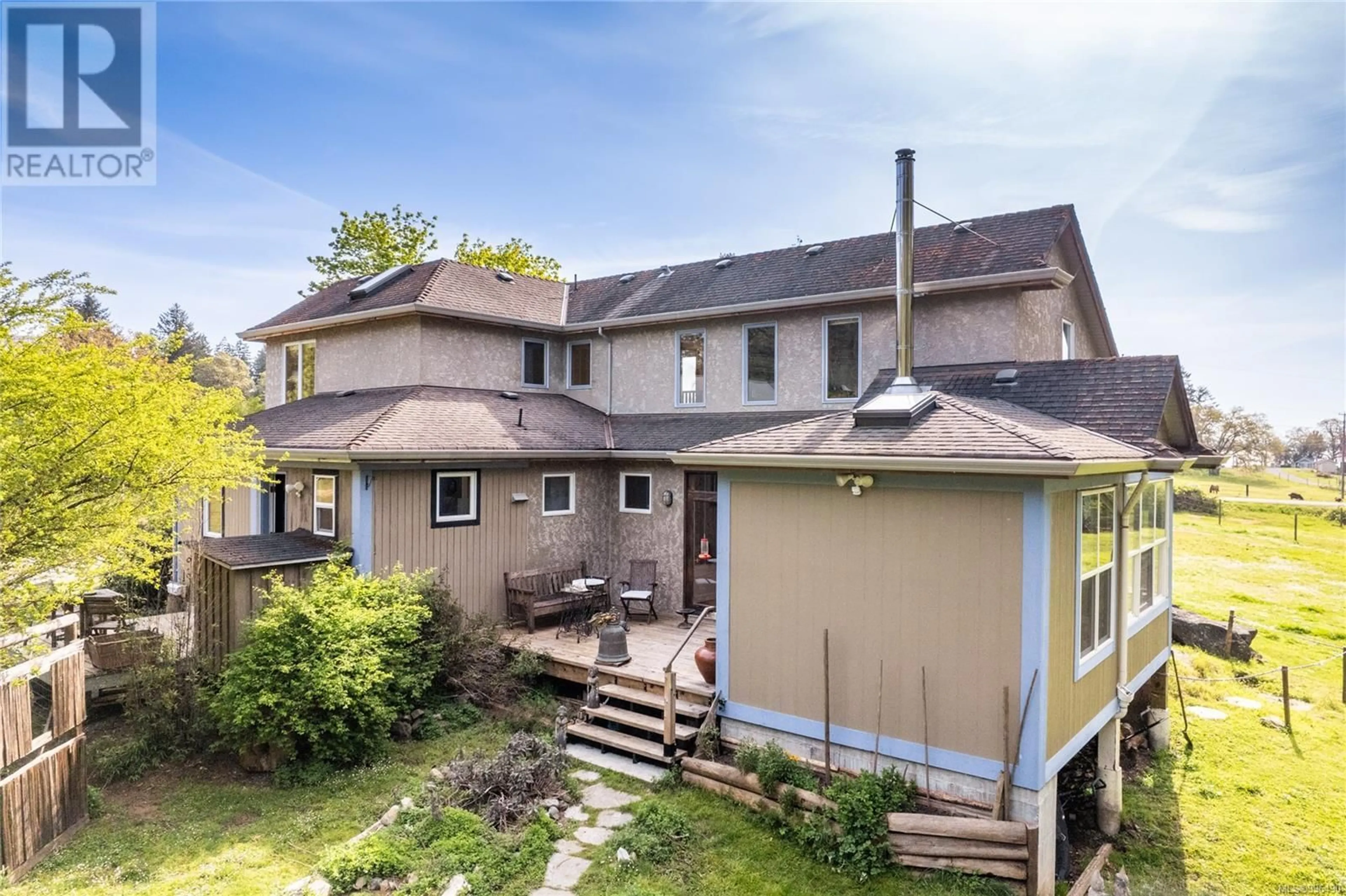 A pic from outside/outdoor area/front of a property/back of a property/a pic from drone, unknown for 2035 PACE ROAD, Nanaimo British Columbia V9X1N8