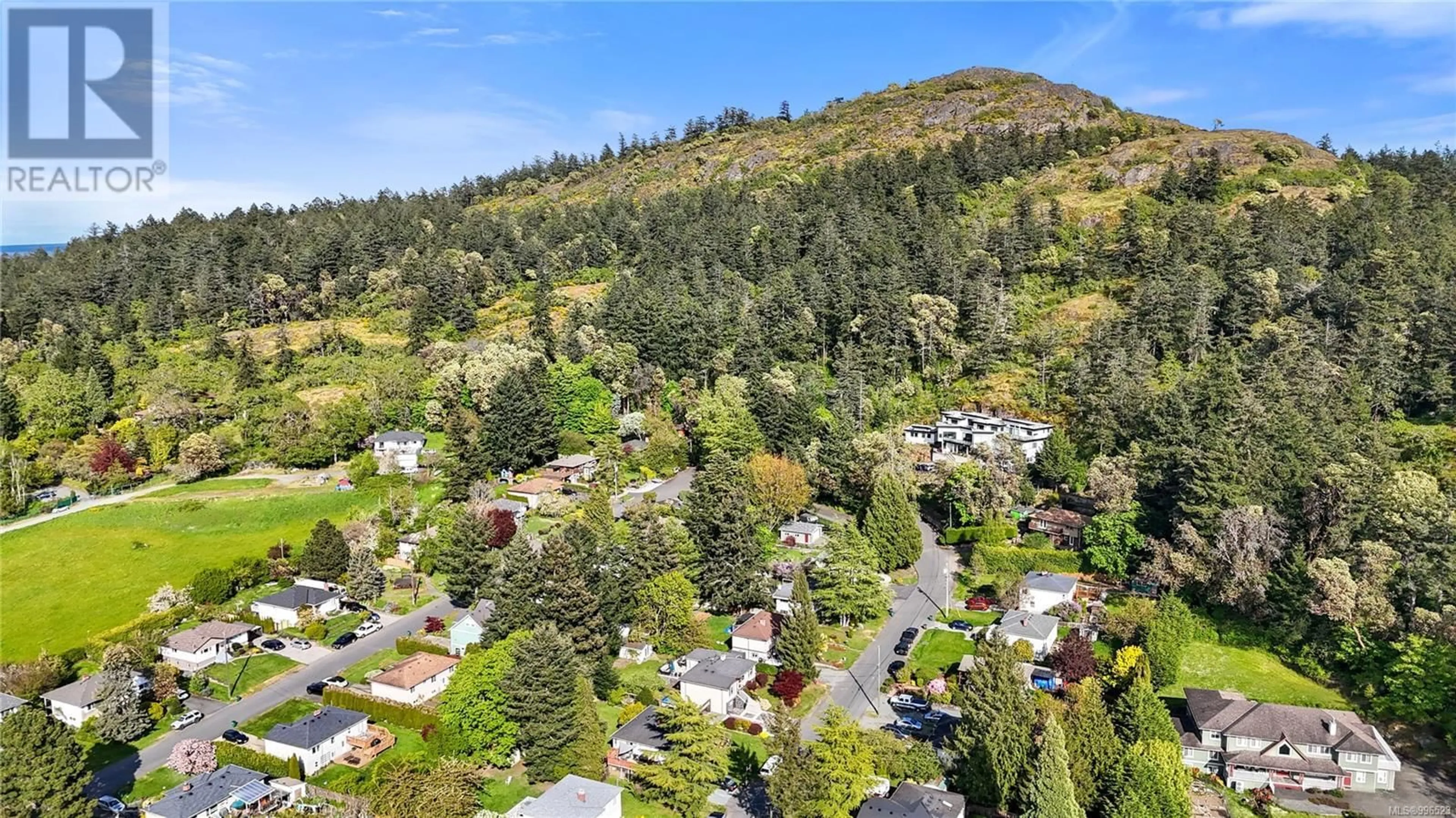 A pic from outside/outdoor area/front of a property/back of a property/a pic from drone, unknown for 1228 PEARCE CRESCENT, Saanich British Columbia V8X3S9