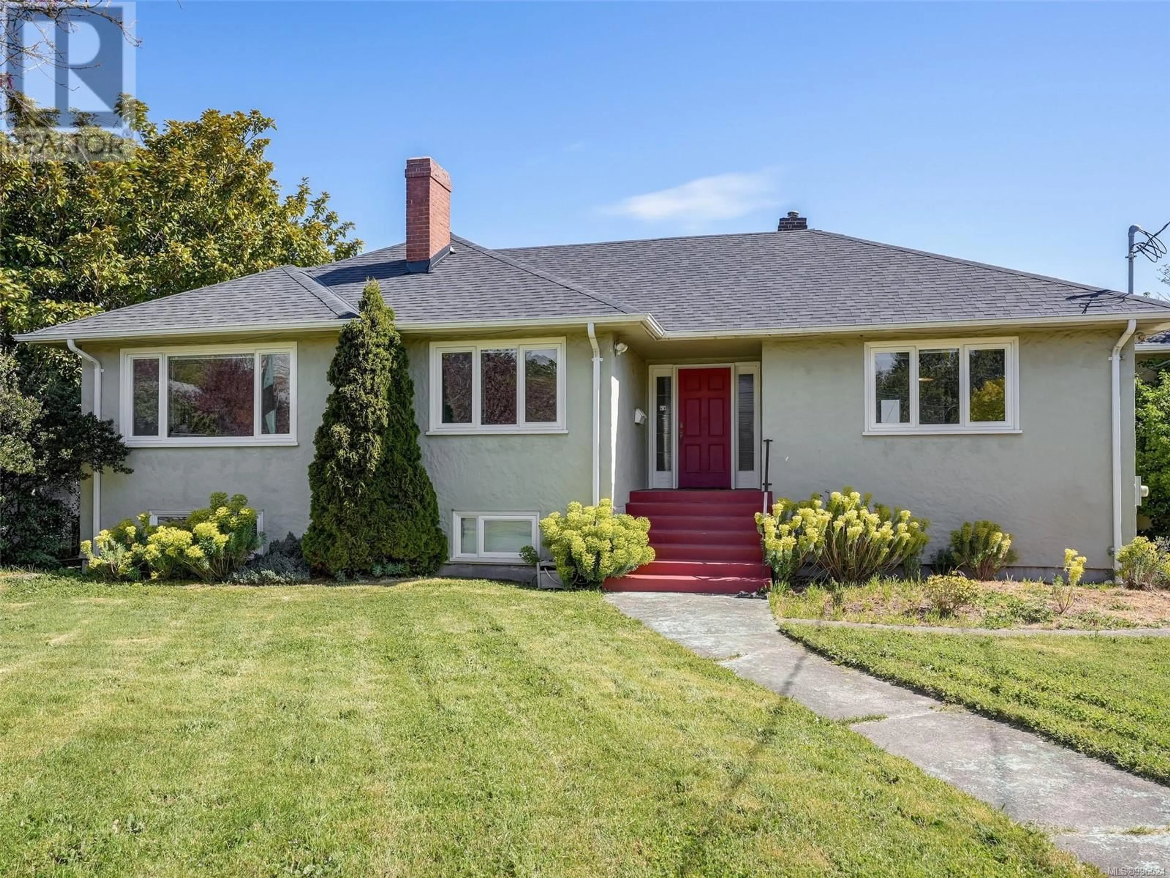 Home with vinyl exterior material, street for 2536 THOMPSON AVENUE, Oak Bay British Columbia V8R3L3