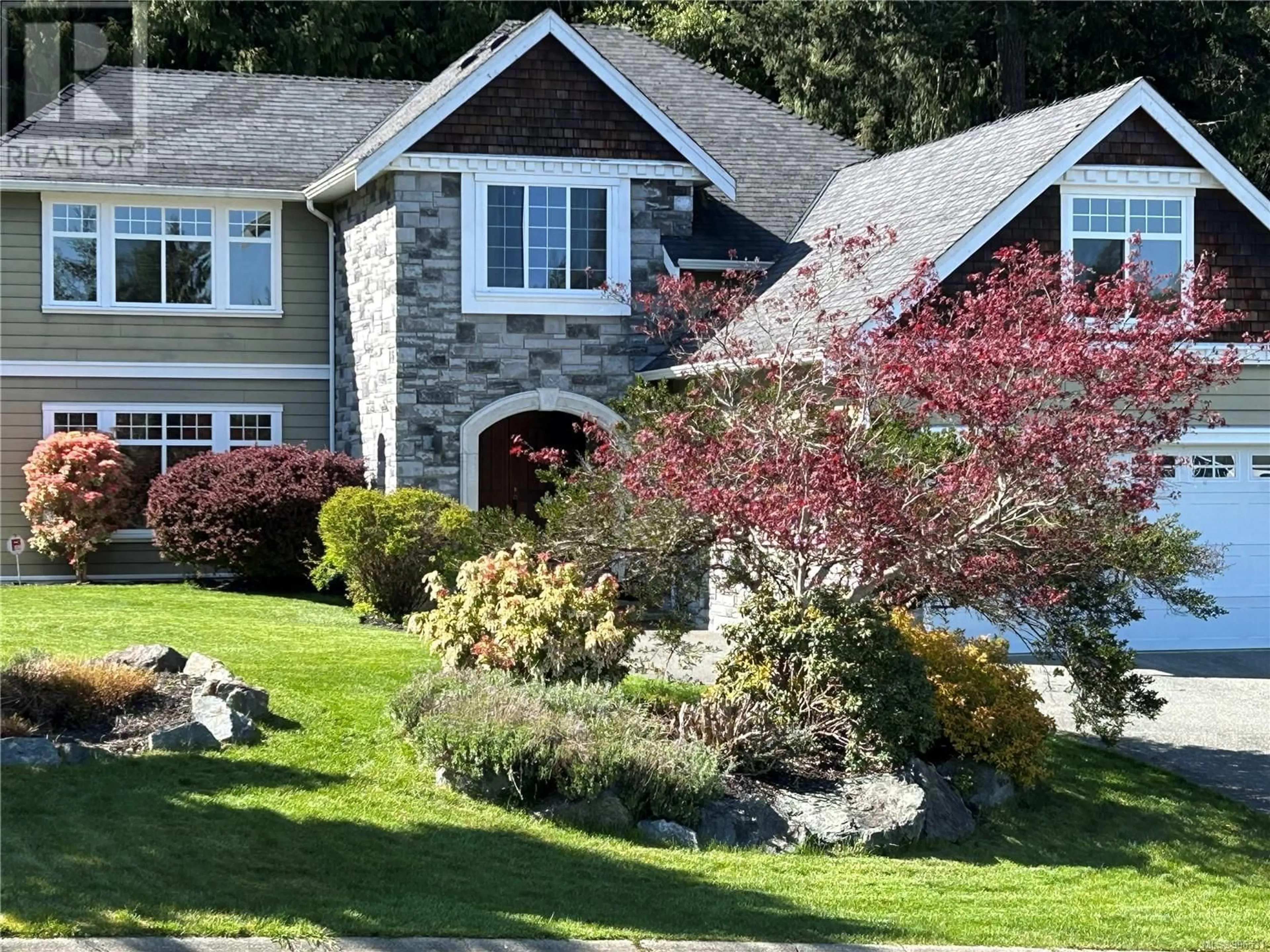 Home with vinyl exterior material, street for 2576 KINNOULL CRESCENT, Mill Bay British Columbia V8H1H3