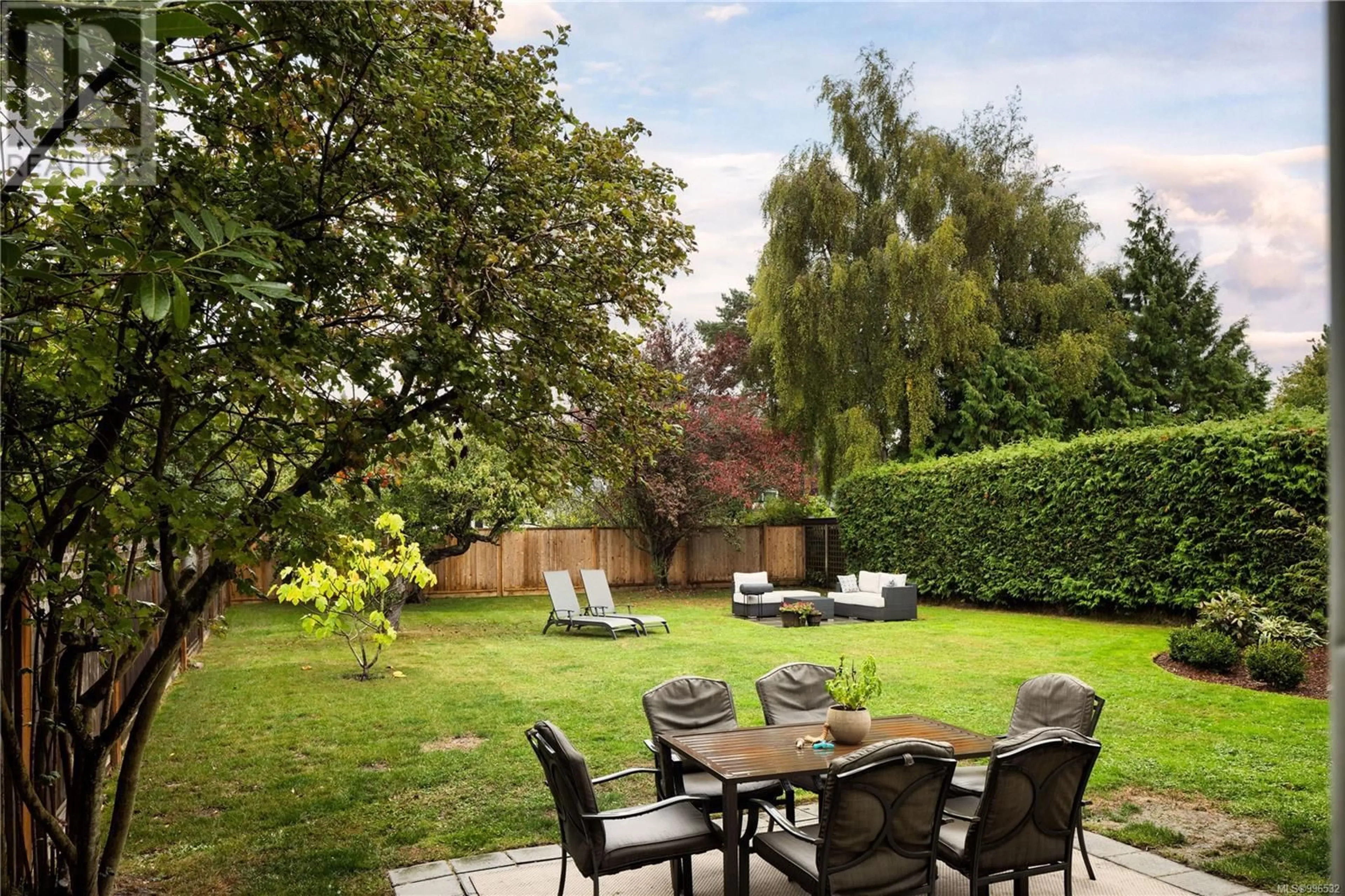 Patio, forest/trees view for 551 OLIVER STREET, Oak Bay British Columbia V8S4W2
