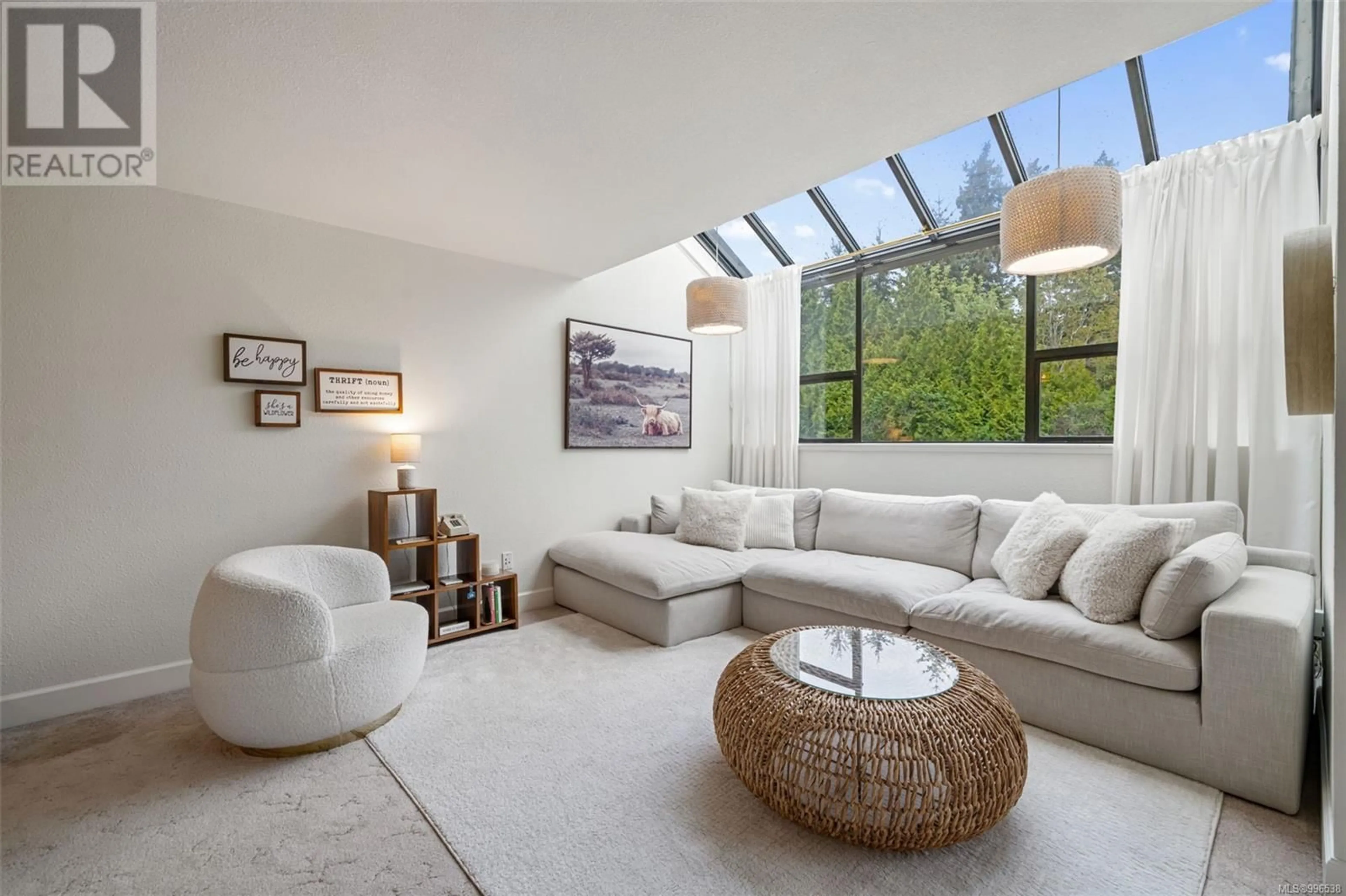 Living room with furniture, unknown for 582A - 4678 ELK LAKE DRIVE, Saanich British Columbia V8Z5M1
