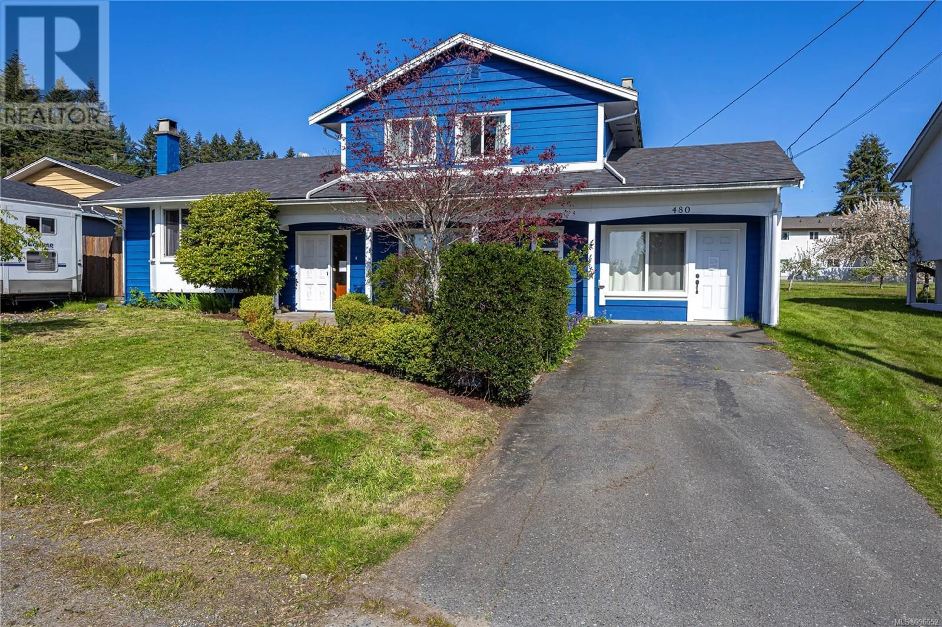 A pic from outside/outdoor area/front of a property/back of a property/a pic from drone, street for 480 ROOT STREET, Ladysmith British Columbia V9G1A1