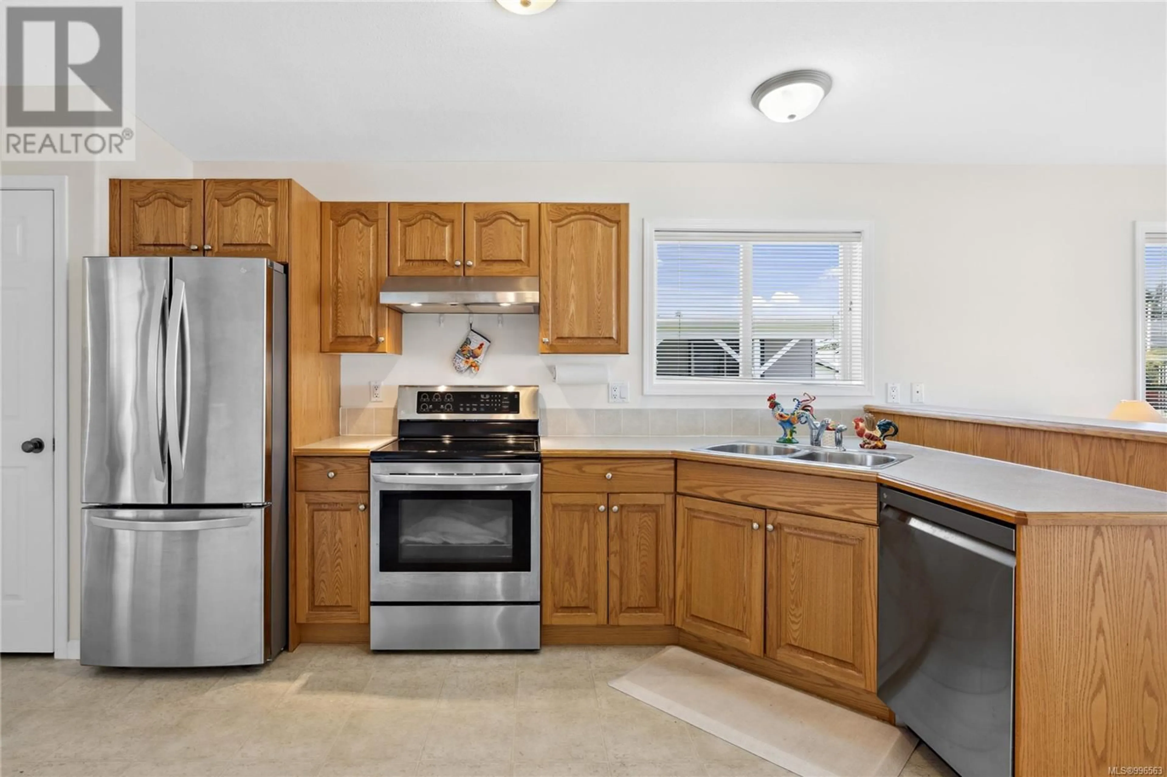 Standard kitchen, ceramic/tile floor for 23 - 450 STANFORD AVENUE, Parksville British Columbia V9P1V8