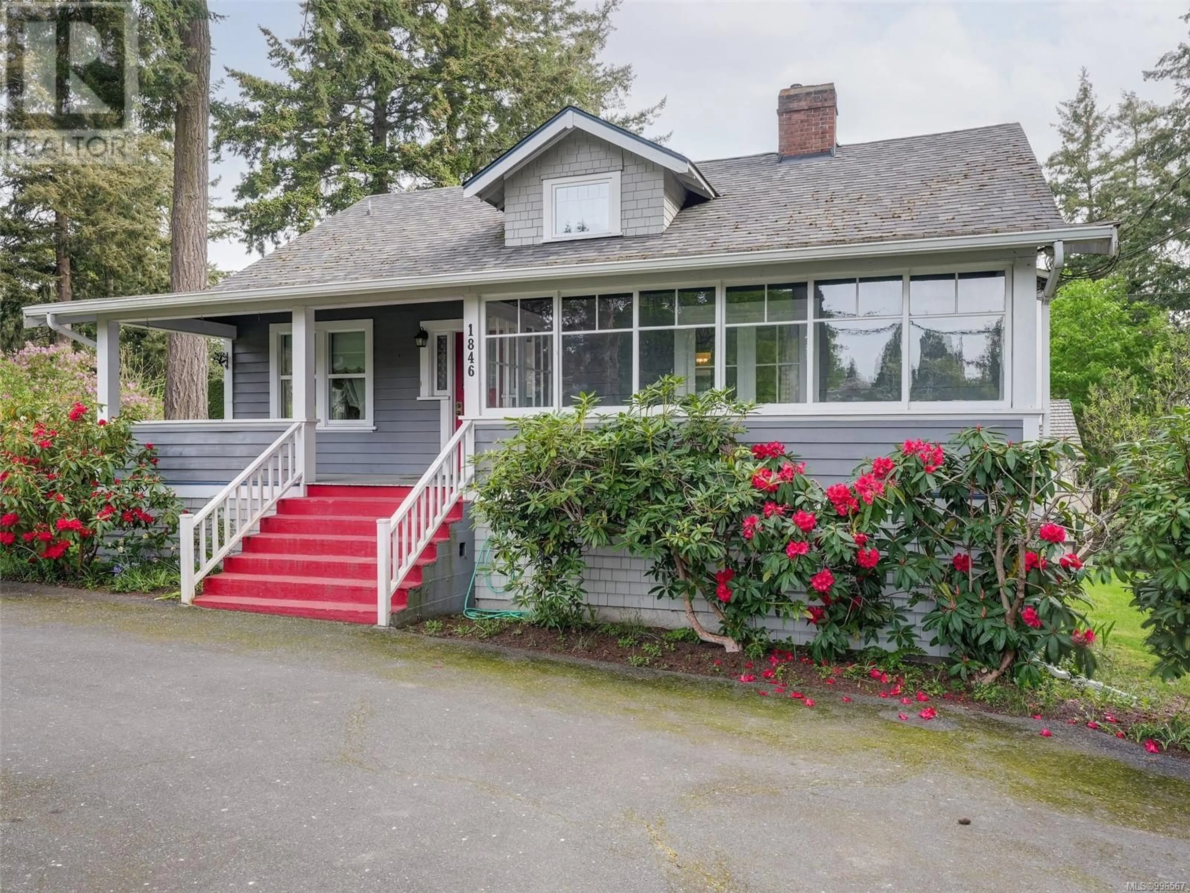 Home with vinyl exterior material, street for 1846 FERNDALE ROAD, Saanich British Columbia V8N2Y1