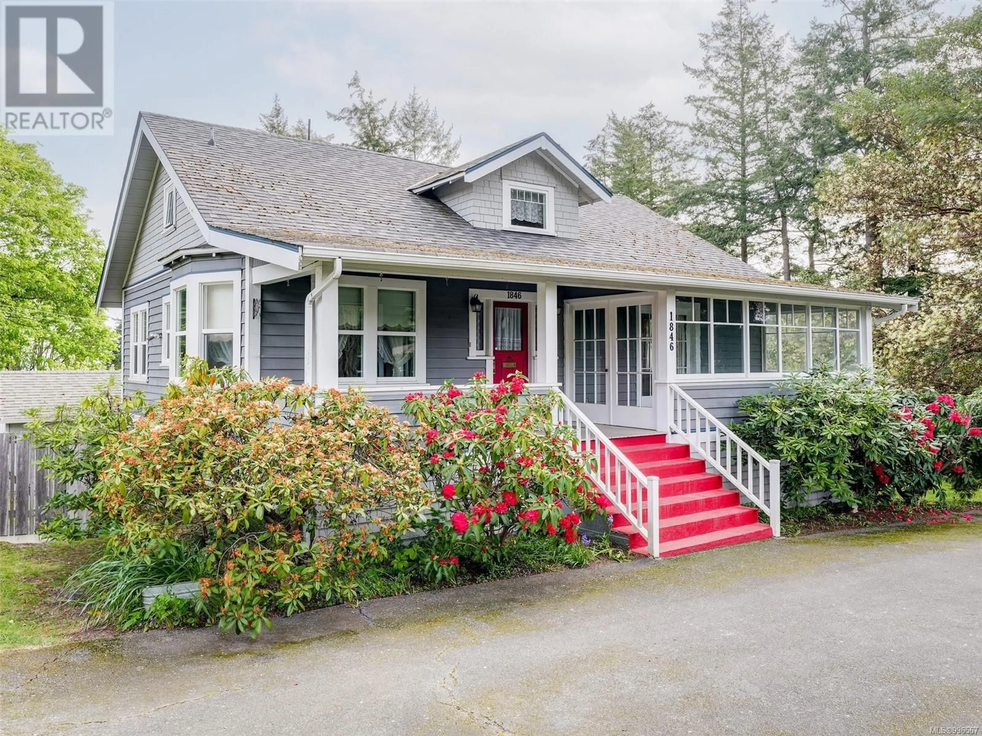 Home with vinyl exterior material, street for 1846 FERNDALE ROAD, Saanich British Columbia V8N2Y1
