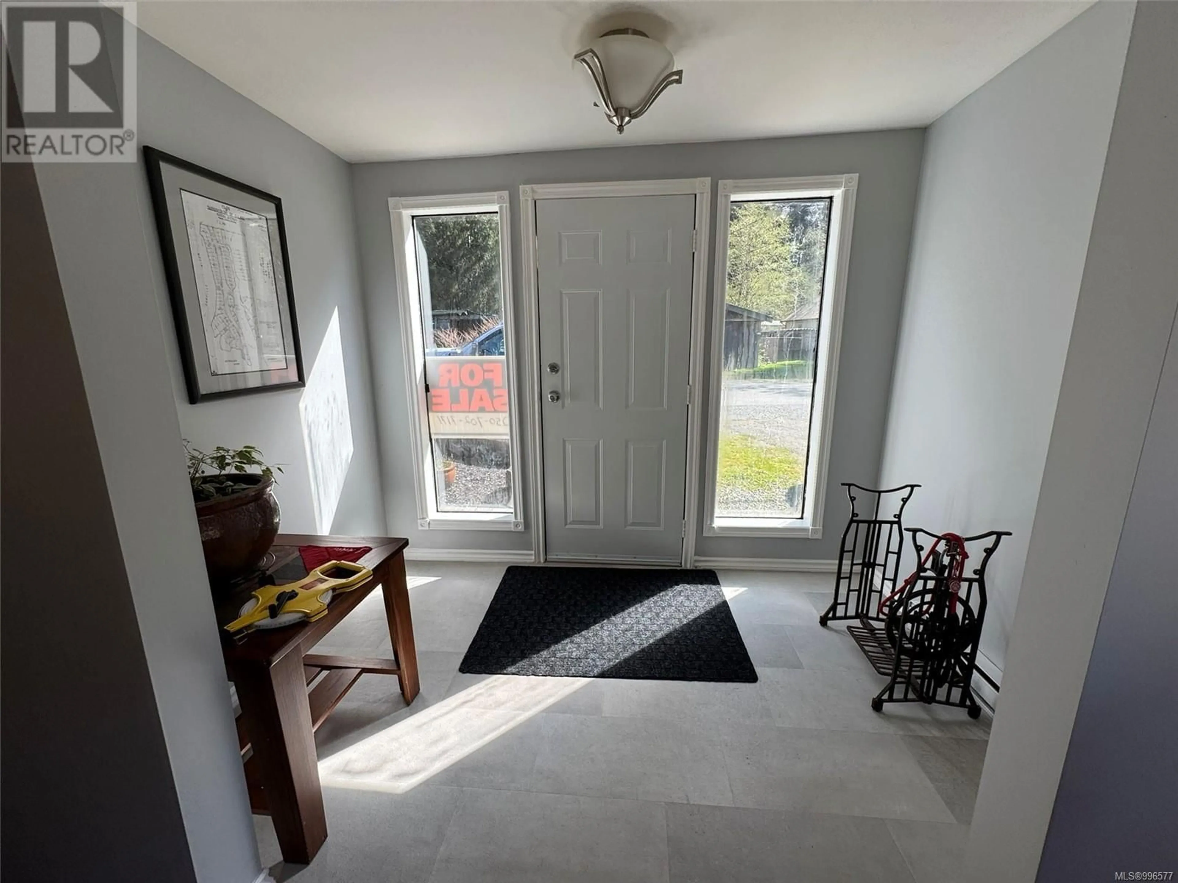 Indoor entryway for 123 MAQUINNA AVENUE, Zeballos British Columbia V0P2A0