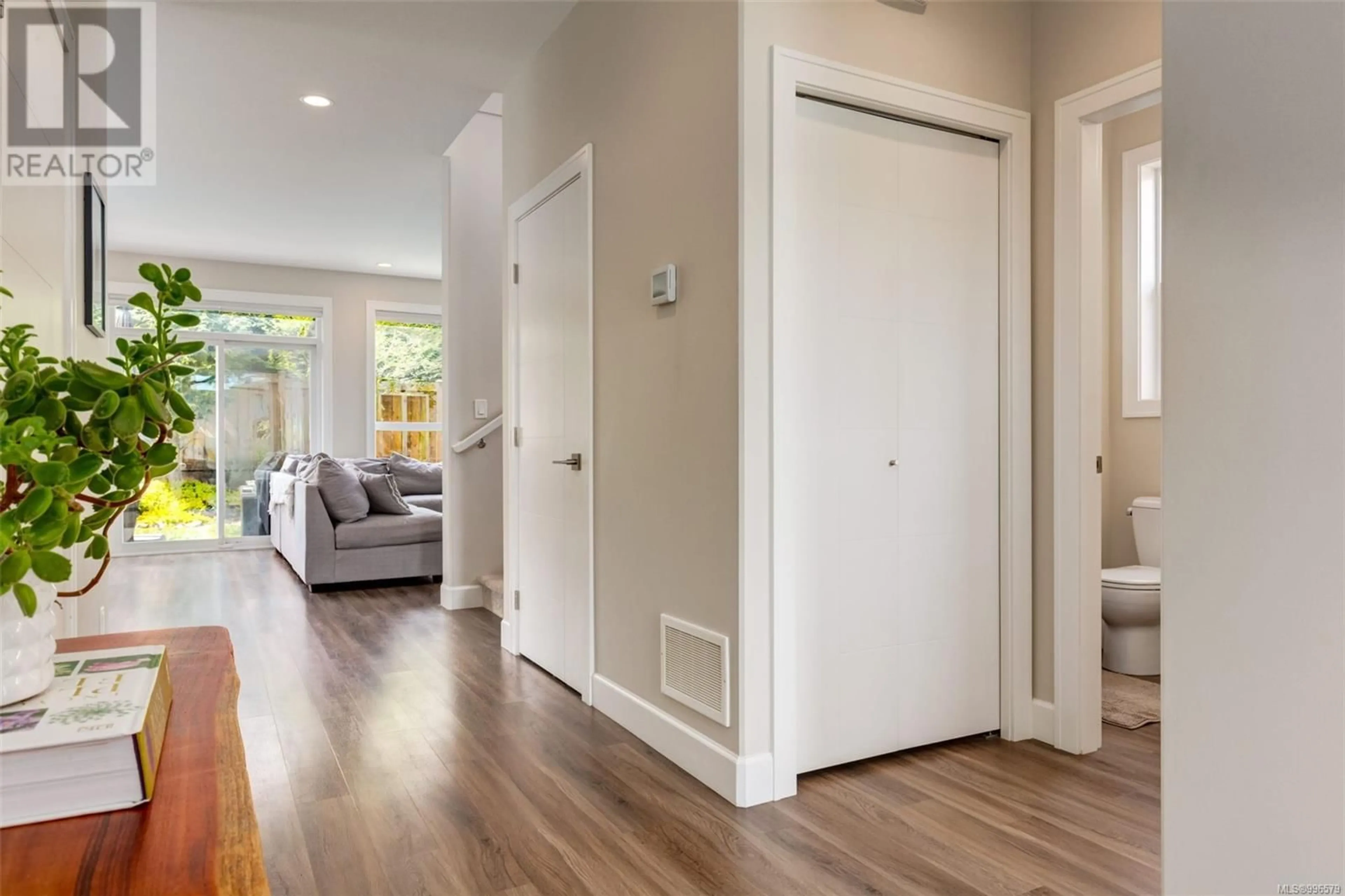 Indoor entryway for 857 COAL TOWN WAY, Nanaimo British Columbia V9R6P2